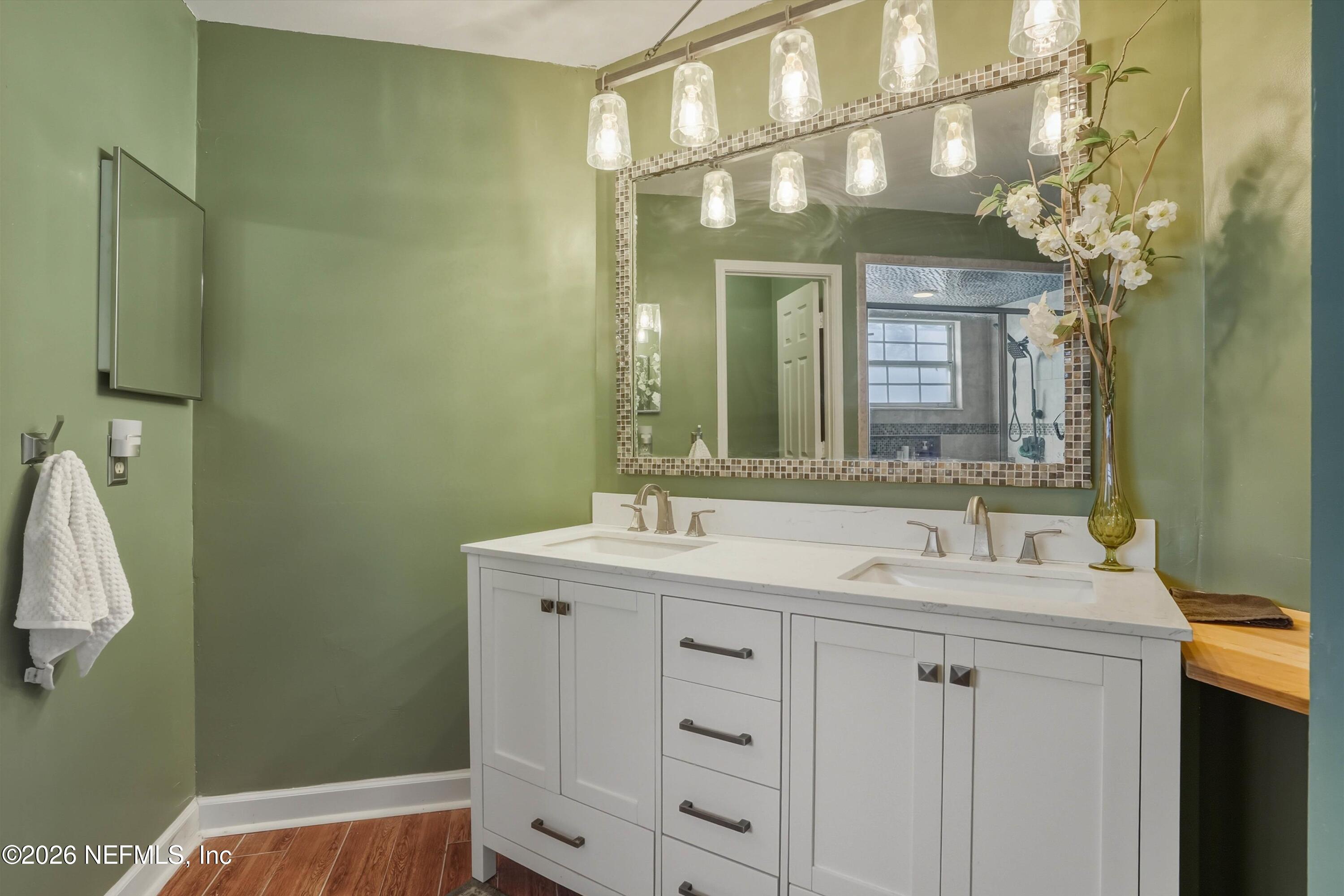 1537 CRABAPPLE COVE Court N