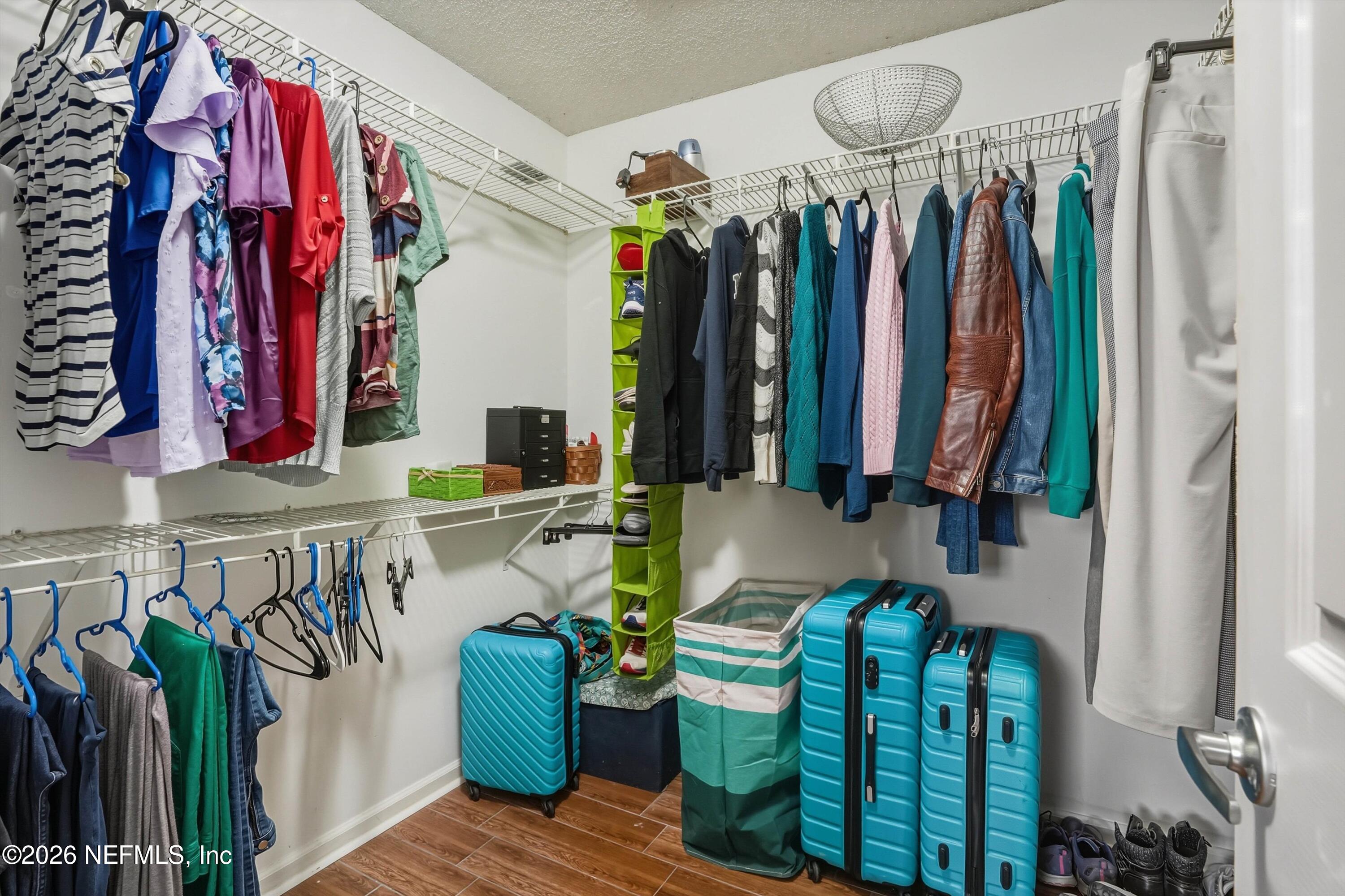 1537 CRABAPPLE COVE Court N