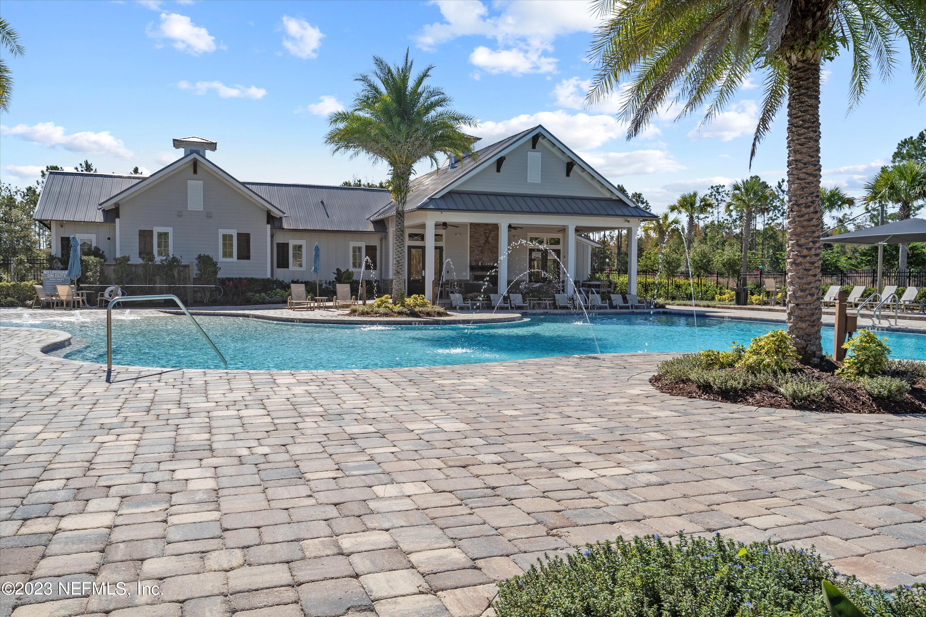 102 PINE BLOSSOM Trail, St. Johns