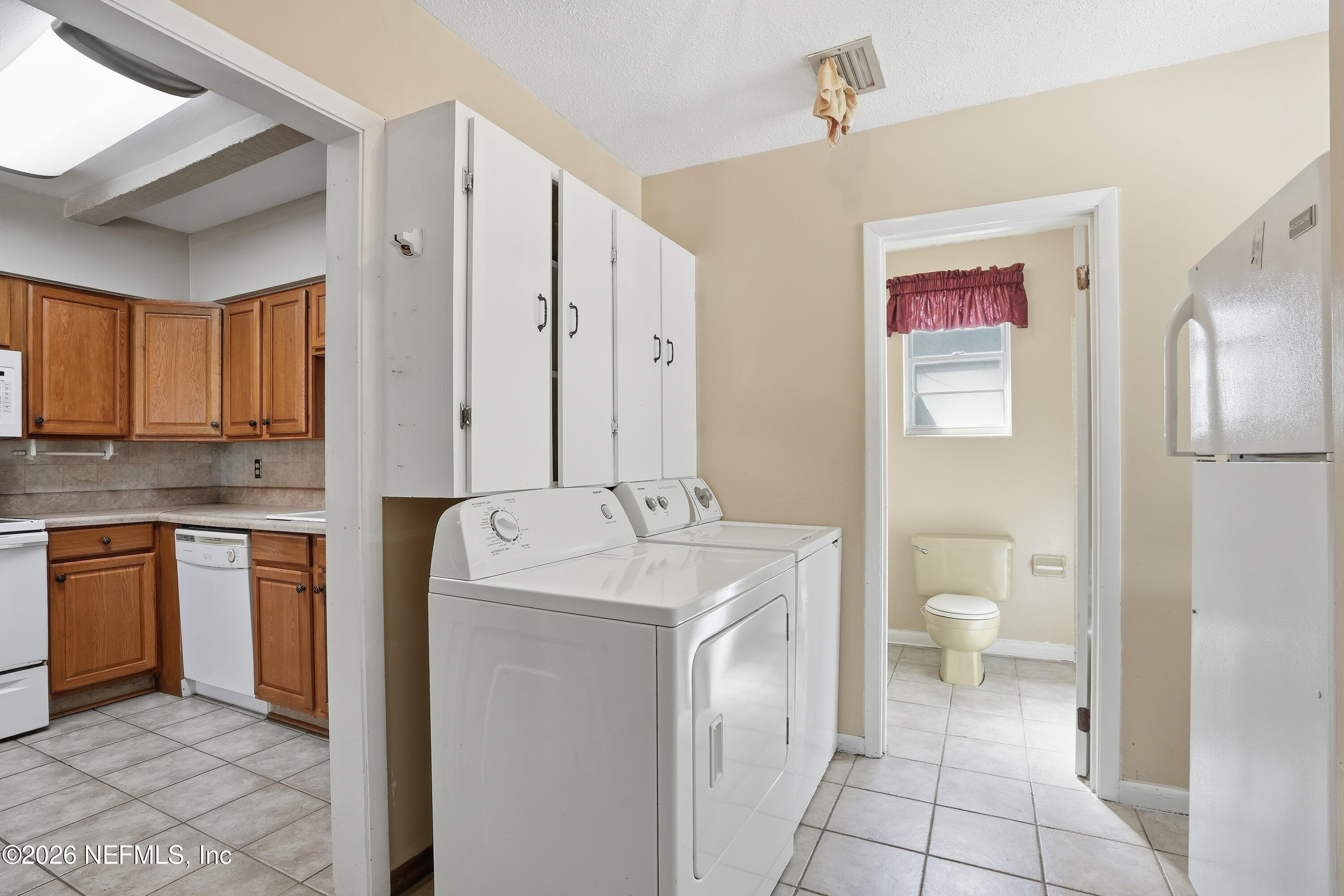 1546 RIVER HILLS Circle W