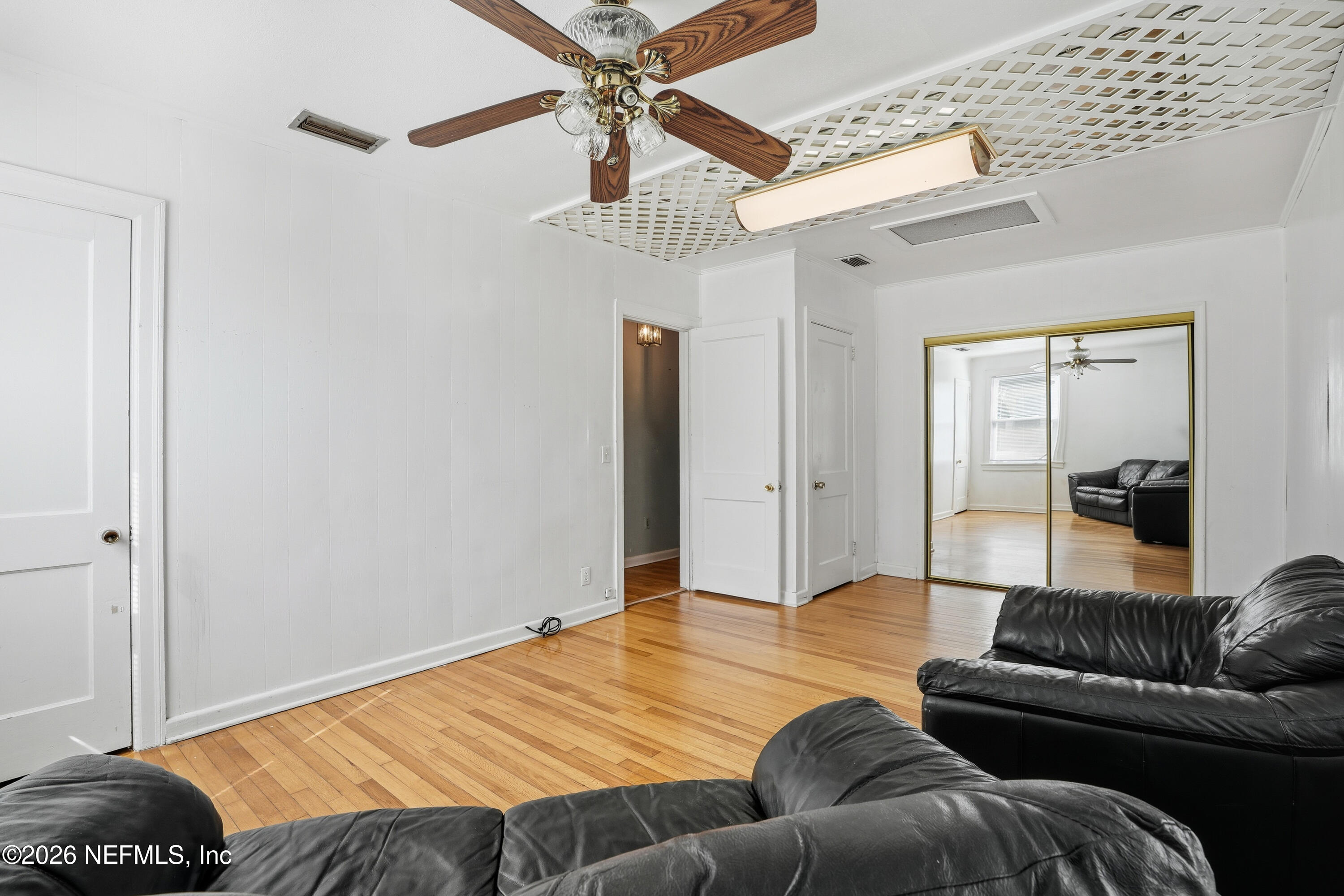 1546 RIVER HILLS Circle W