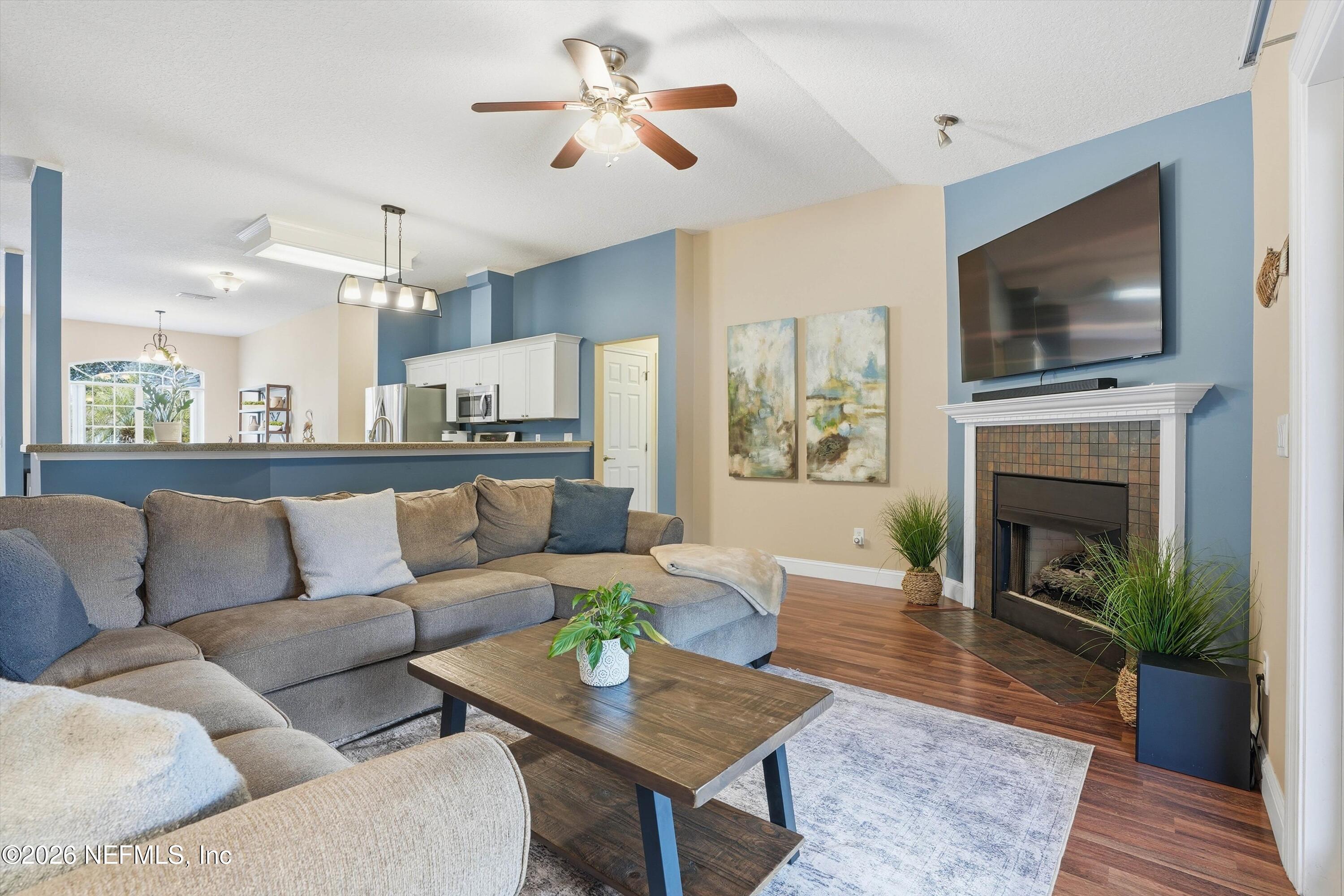 2009 WILLESDON Drive E