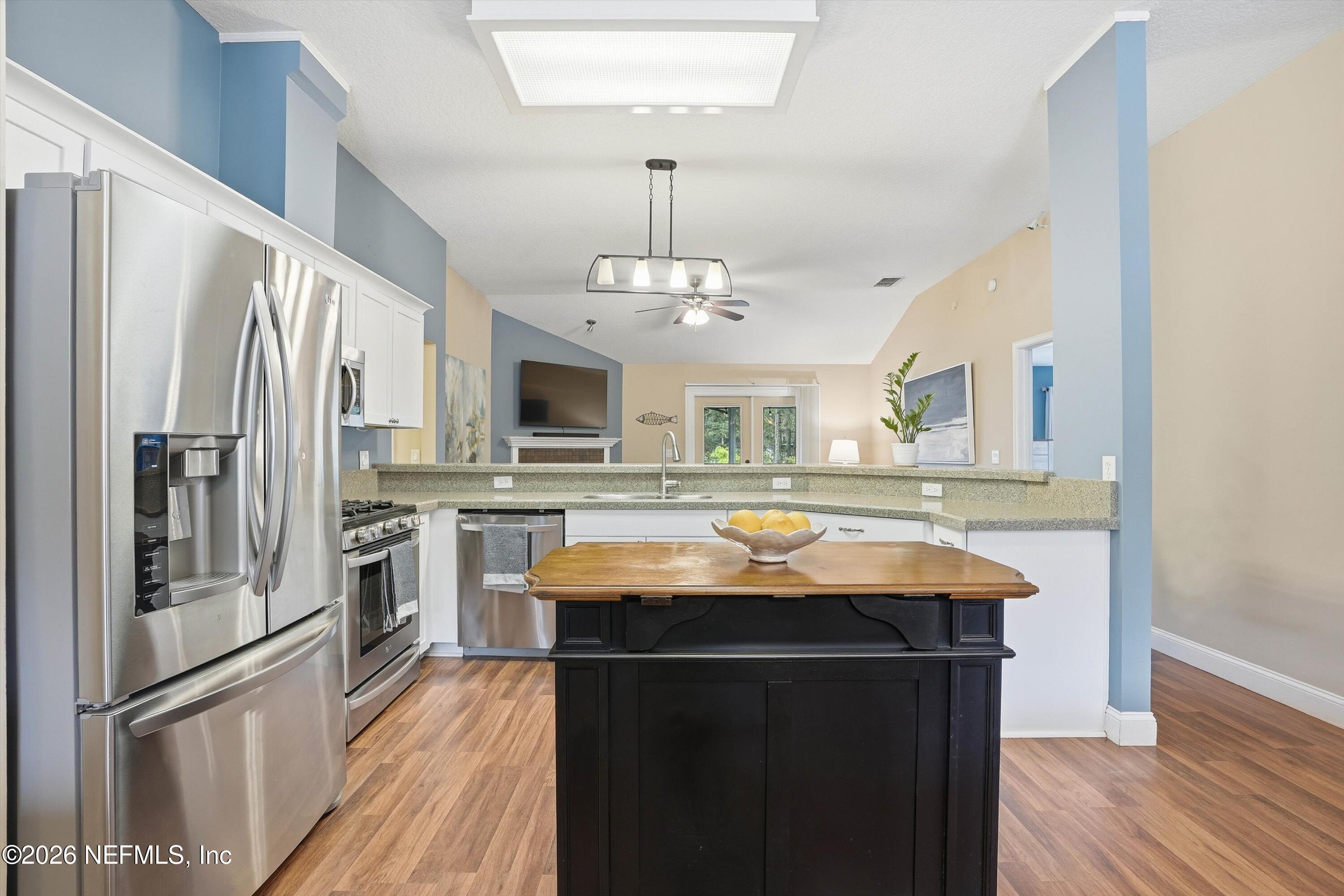 2009 WILLESDON Drive E