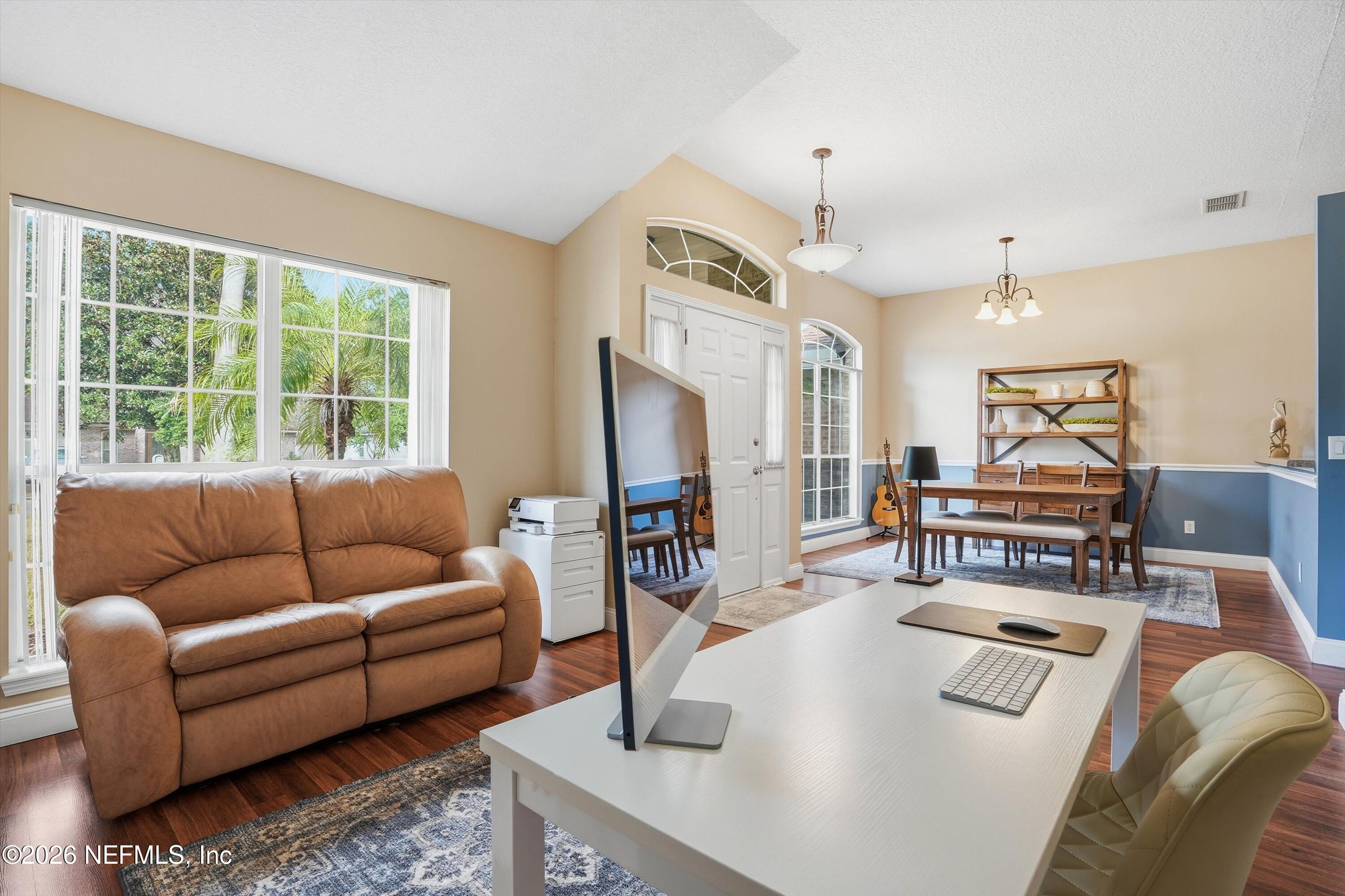 2009 WILLESDON Drive E