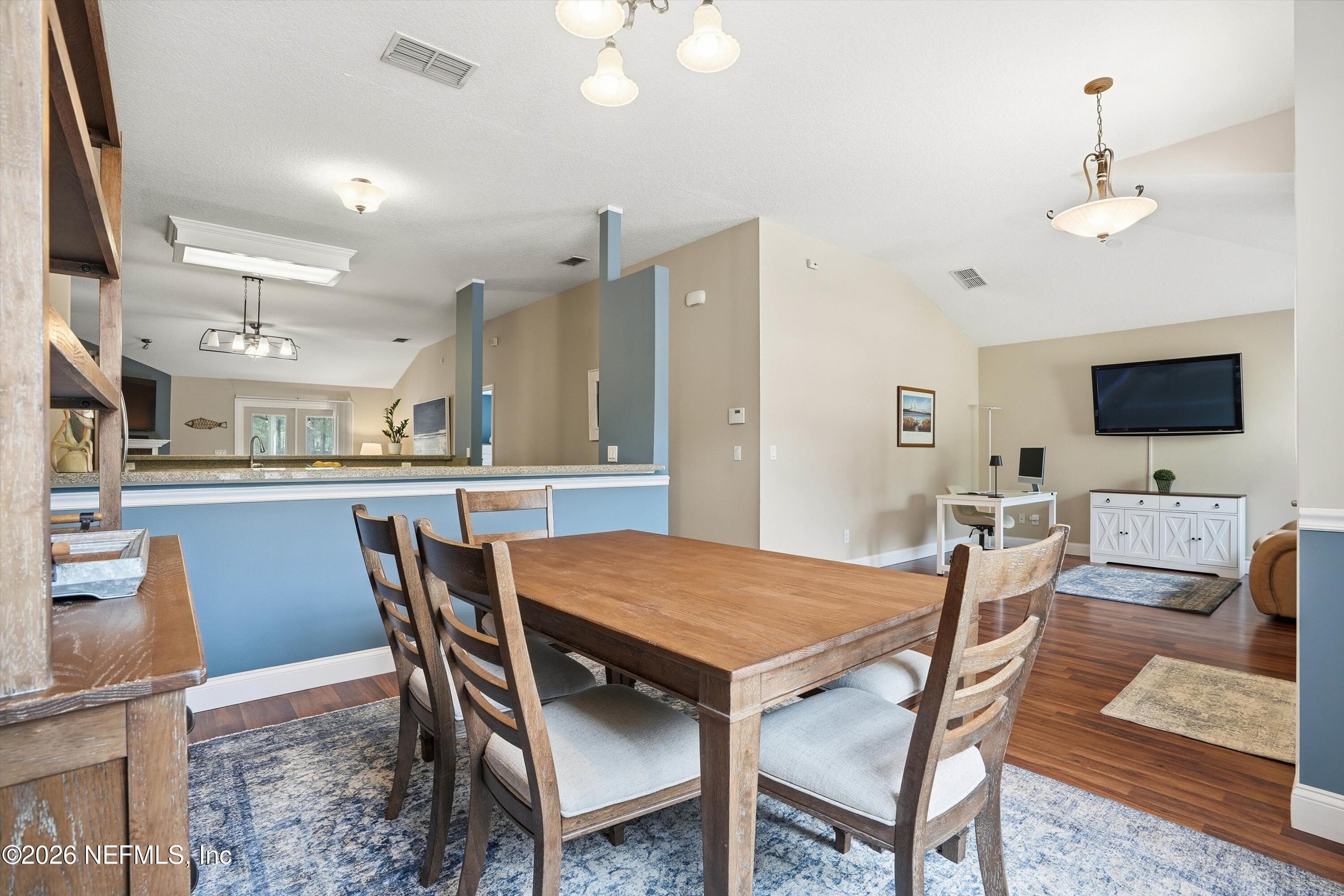 2009 WILLESDON Drive E