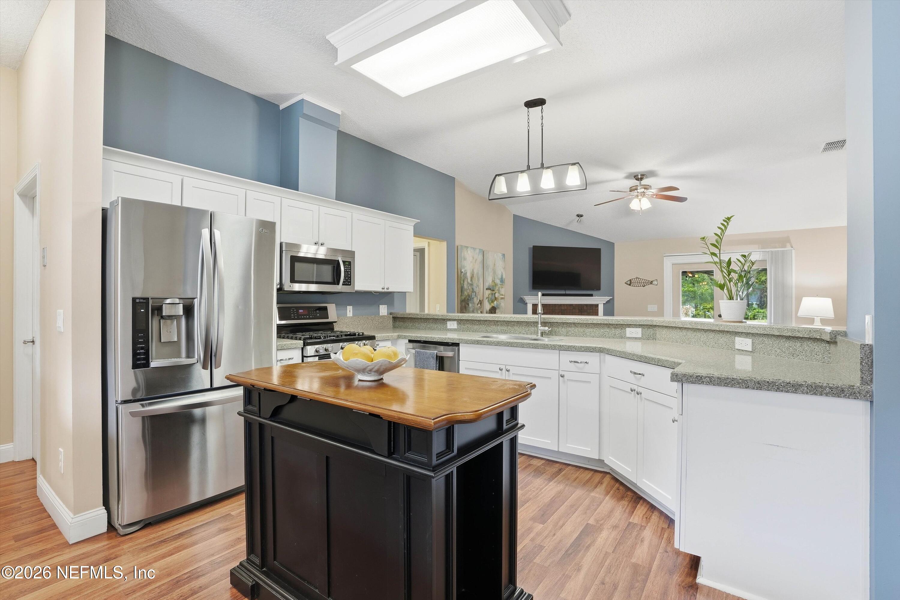 2009 WILLESDON Drive E