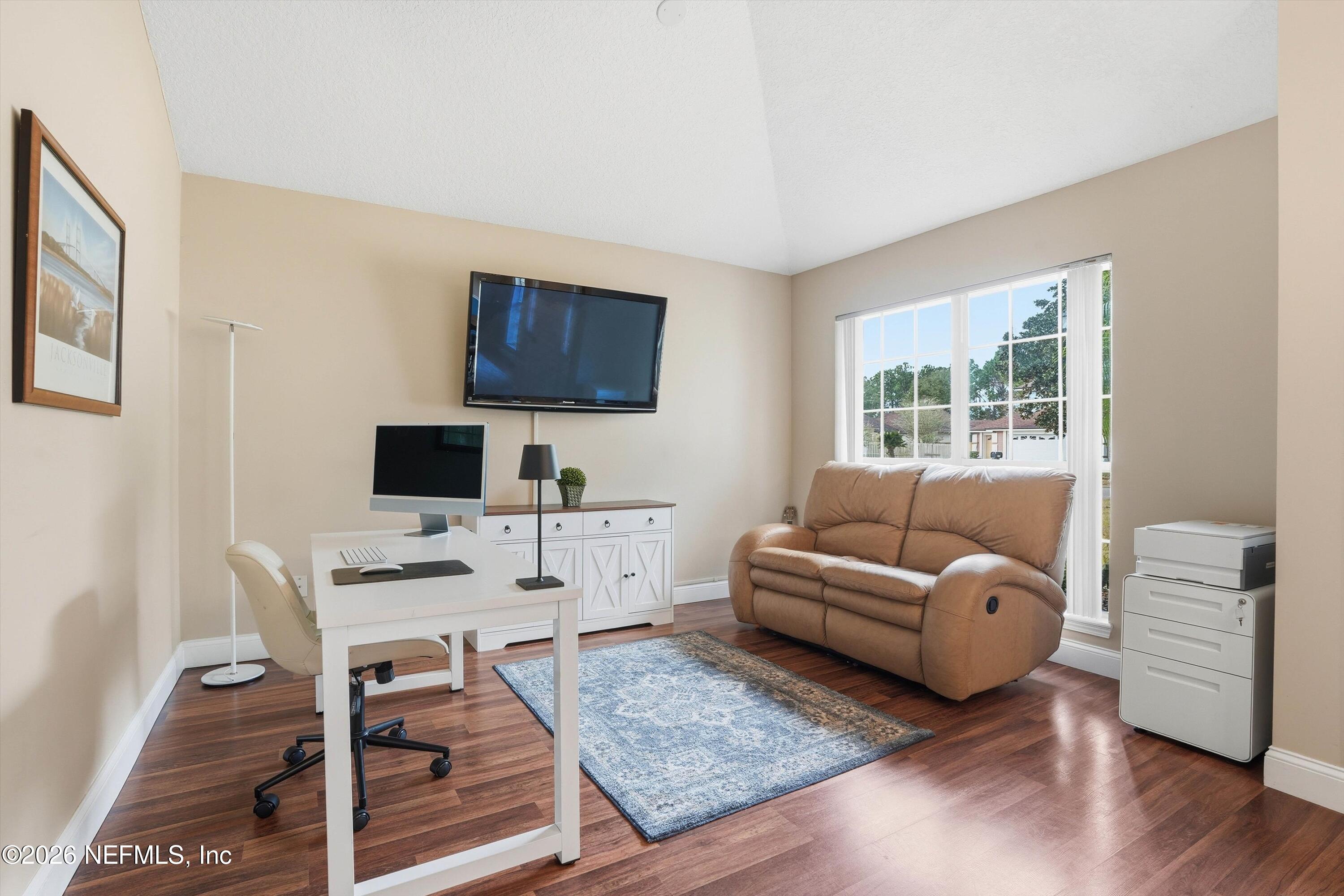 2009 WILLESDON Drive E