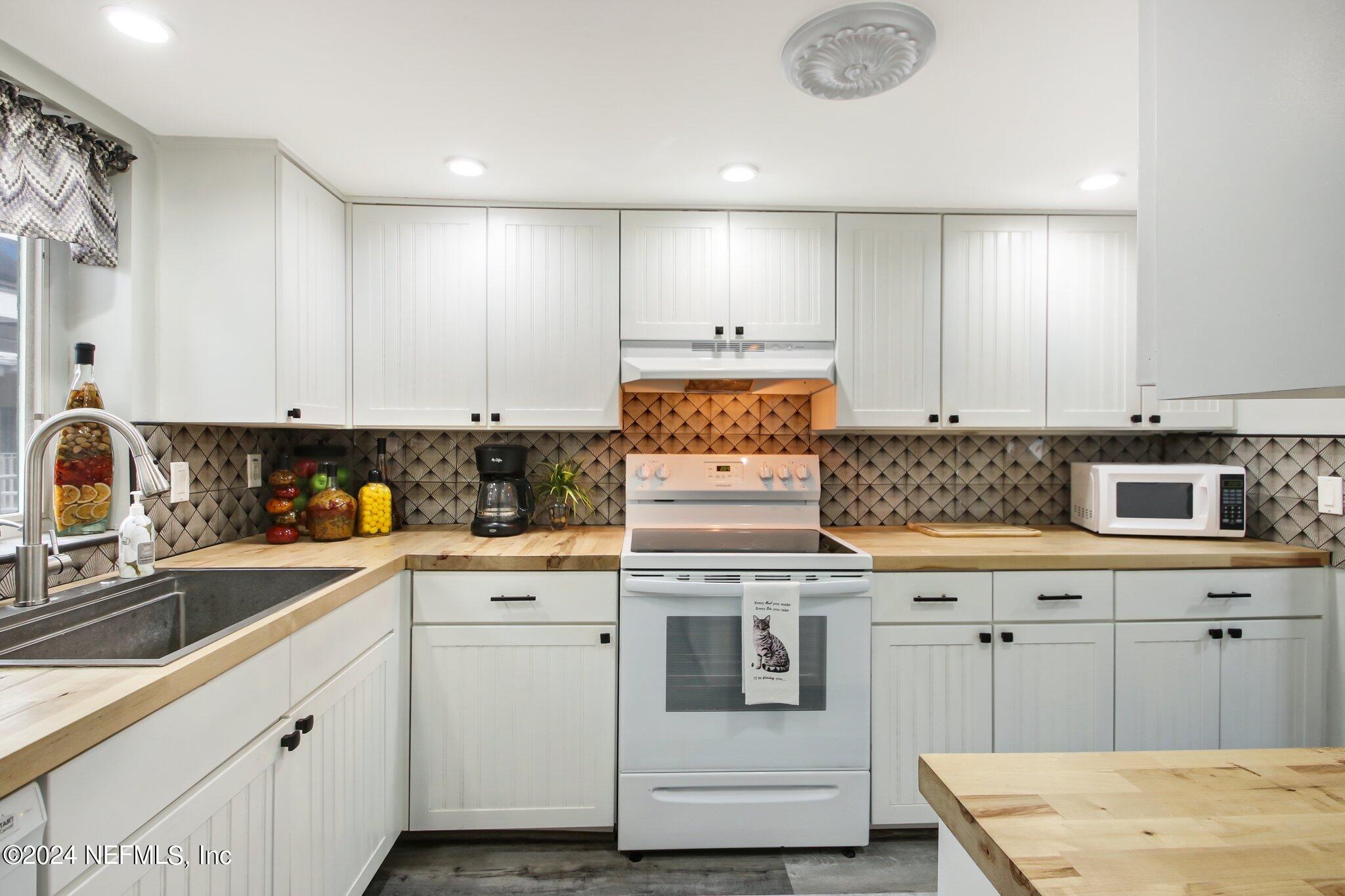 2912 ST JOHNS Avenue 24