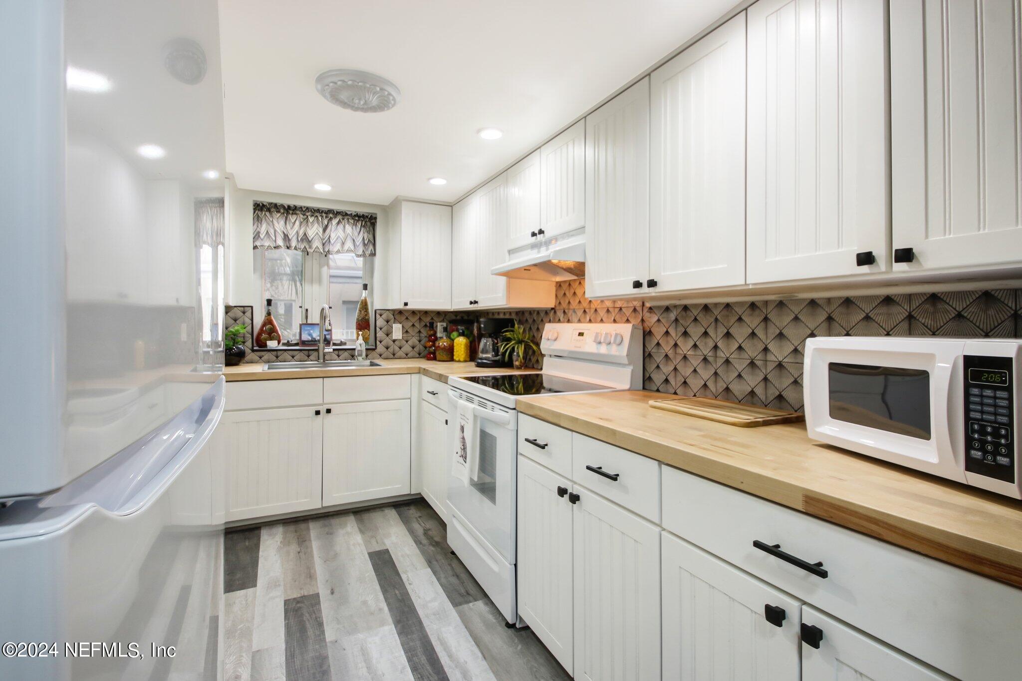 2912 ST JOHNS Avenue 24