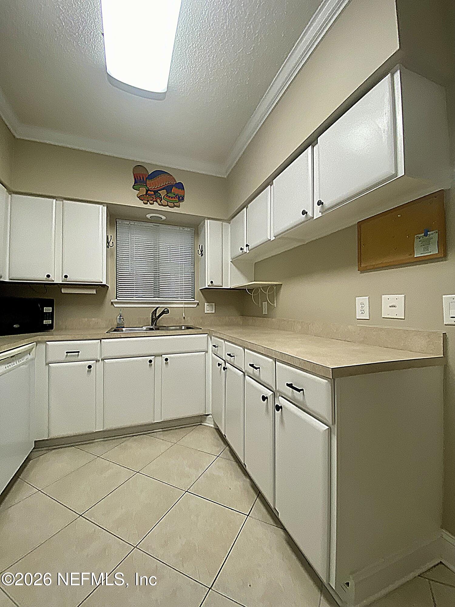 605 CLUBHOUSE Court