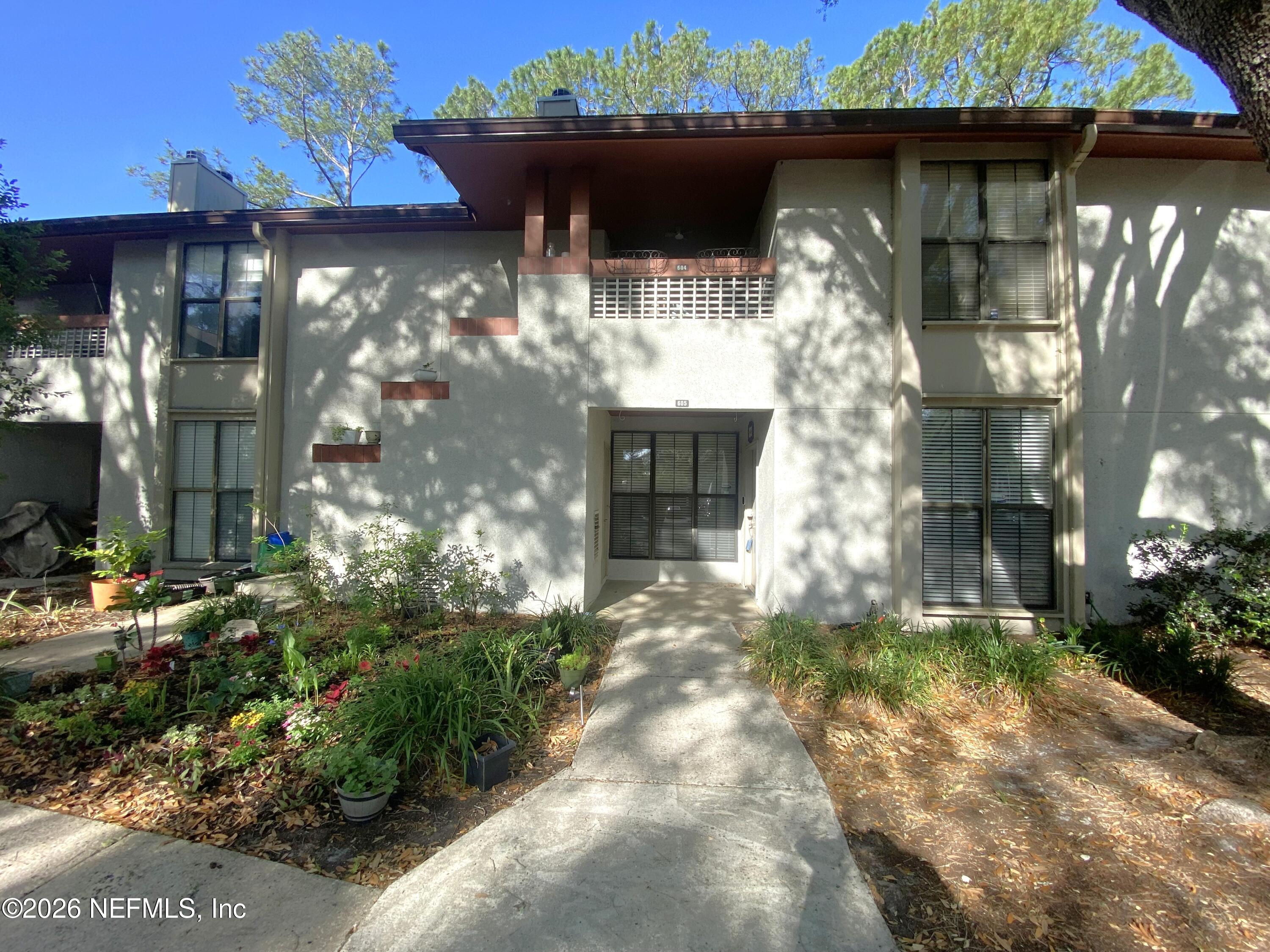 605 CLUBHOUSE Court