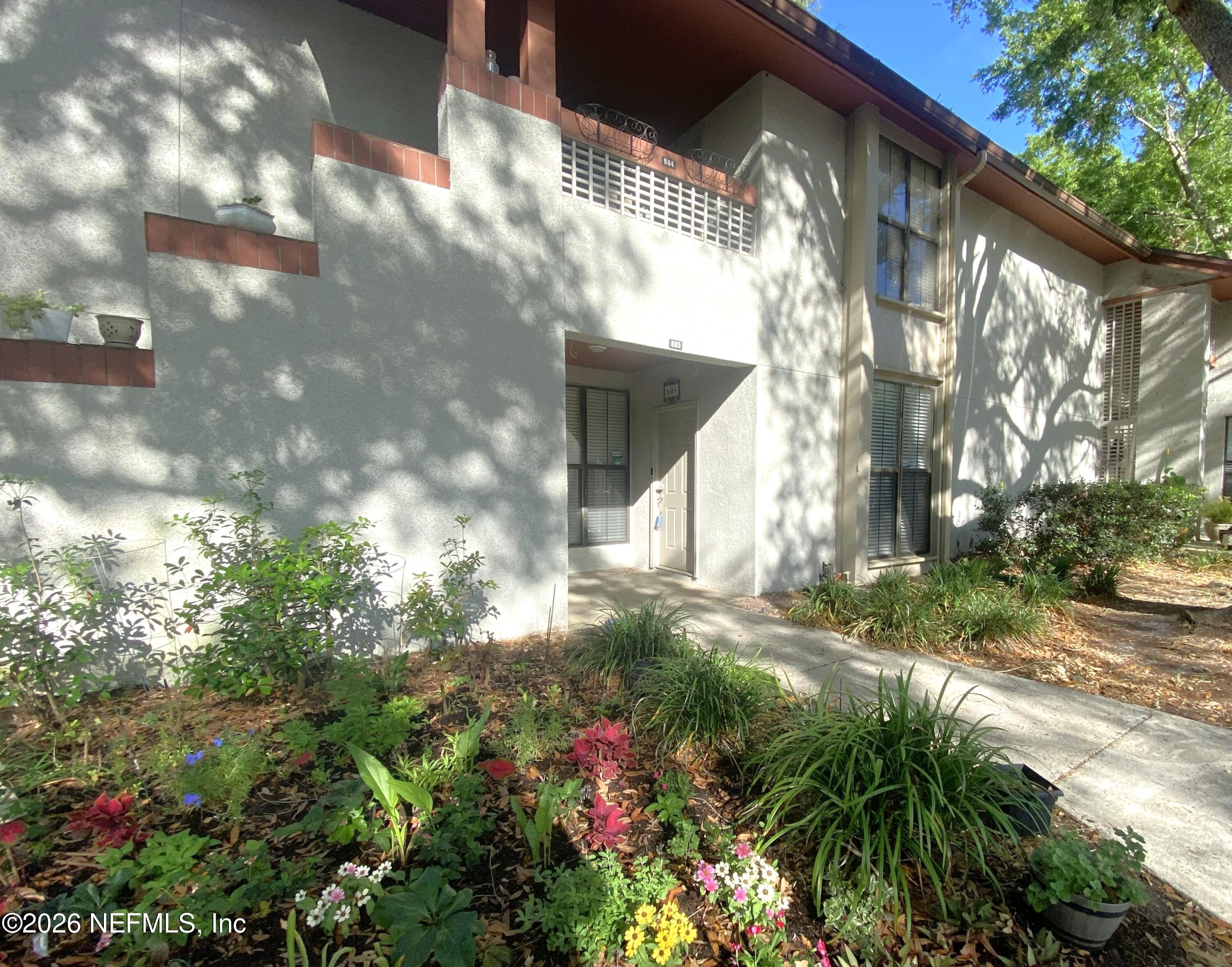 605 CLUBHOUSE Court