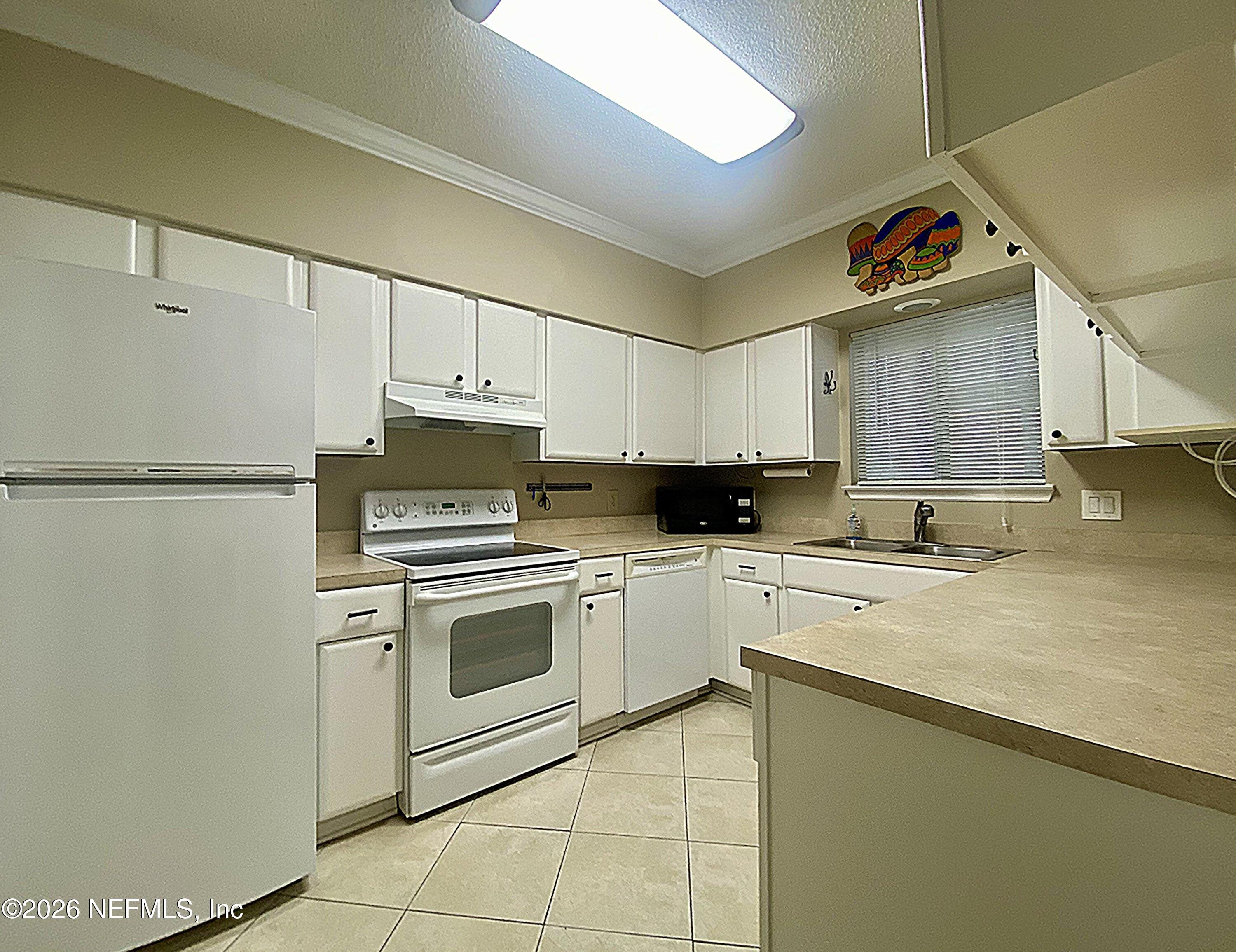 605 CLUBHOUSE Court