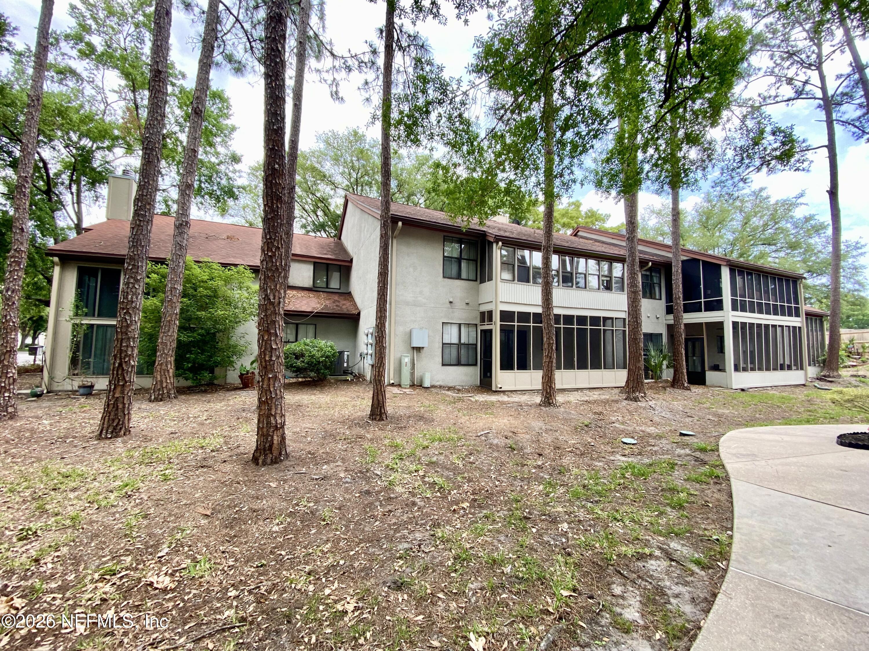 605 CLUBHOUSE Court