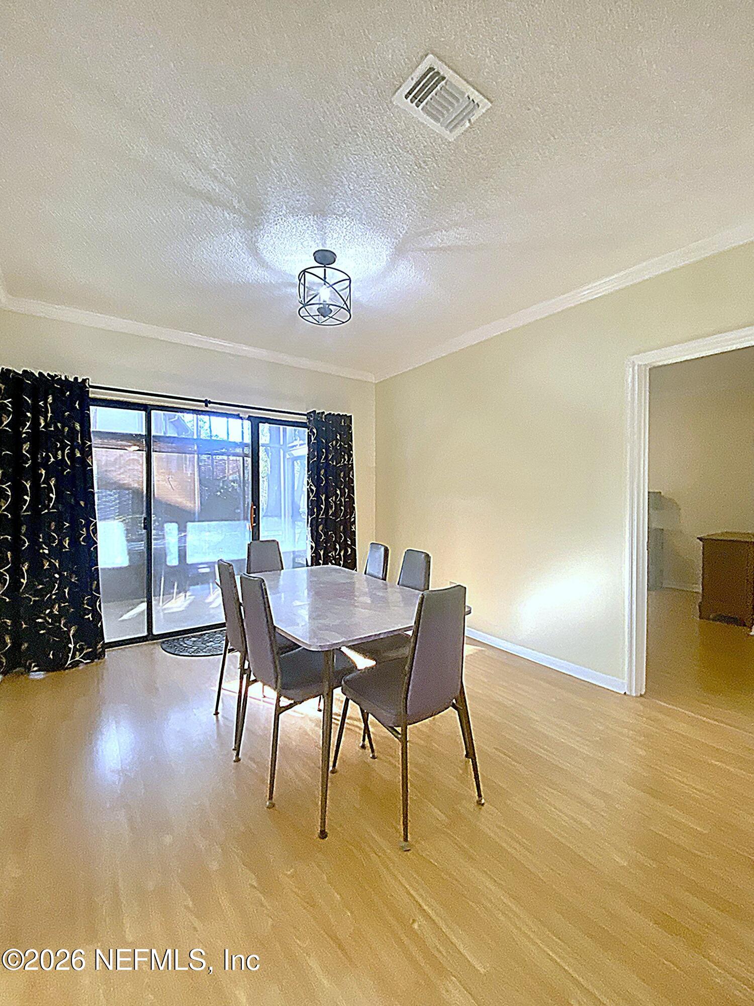 605 CLUBHOUSE Court