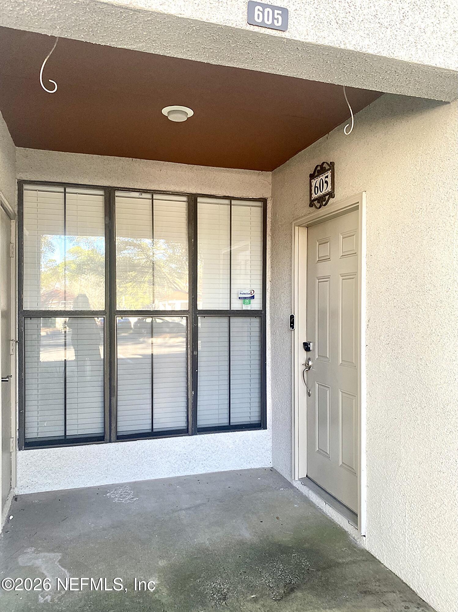 605 CLUBHOUSE Court