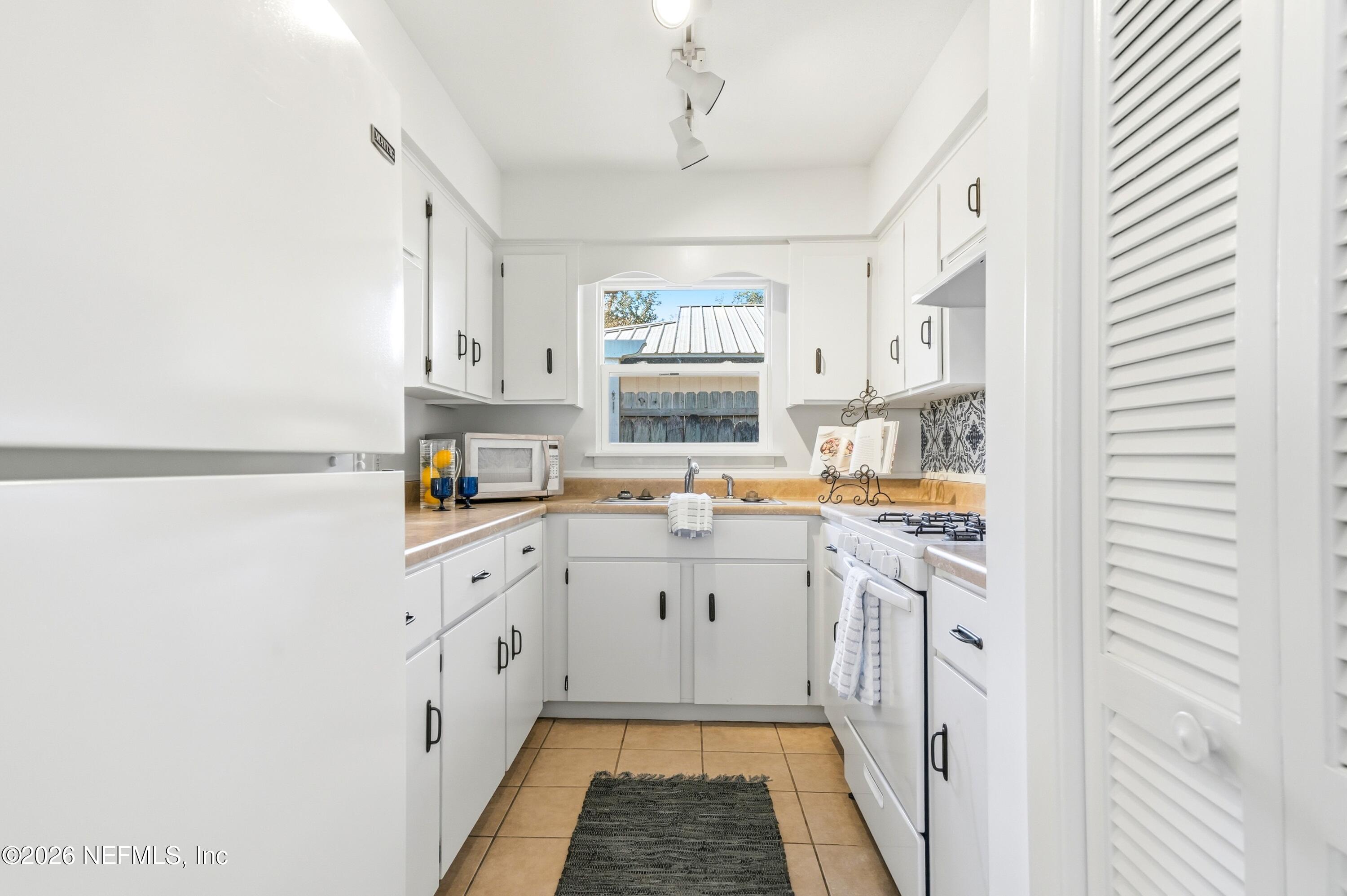 204 PINE Street, St. Simons Island