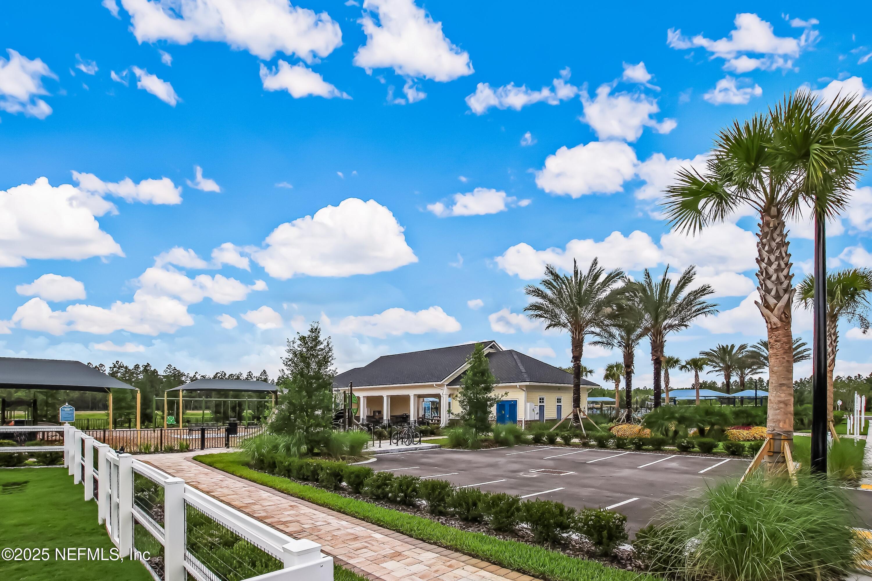 489 VISTA LAKE Circle