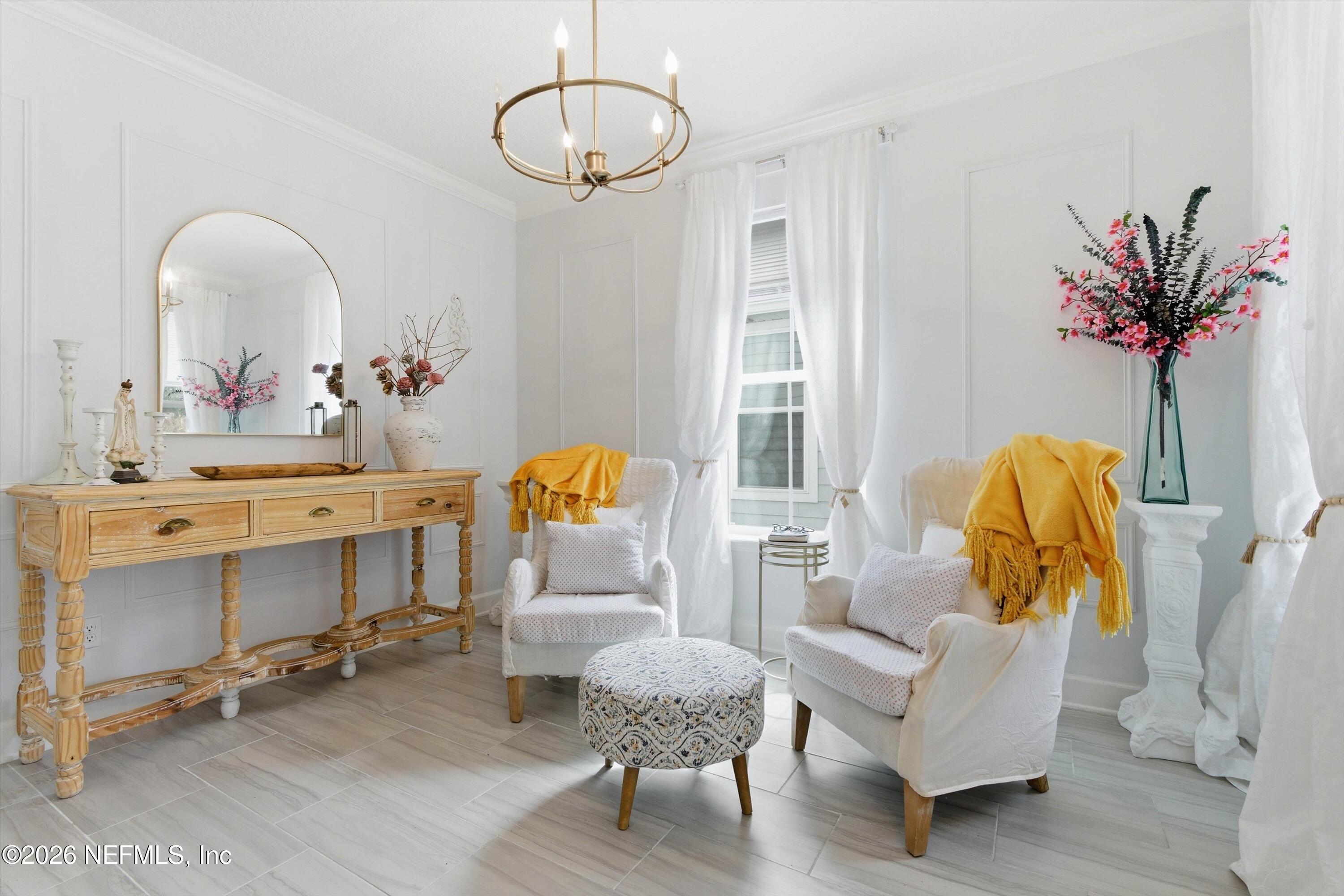 489 VISTA LAKE Circle