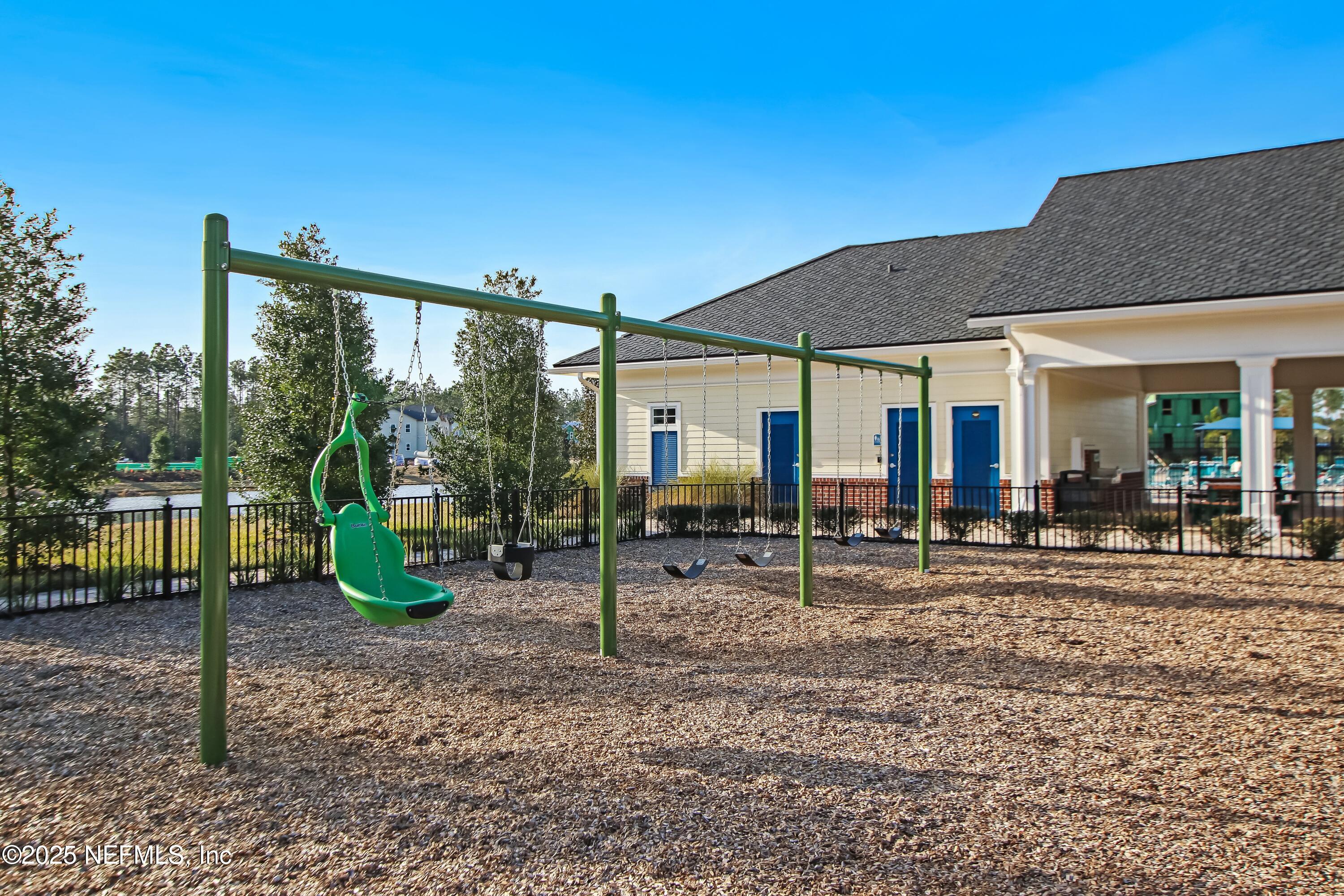 489 VISTA LAKE Circle