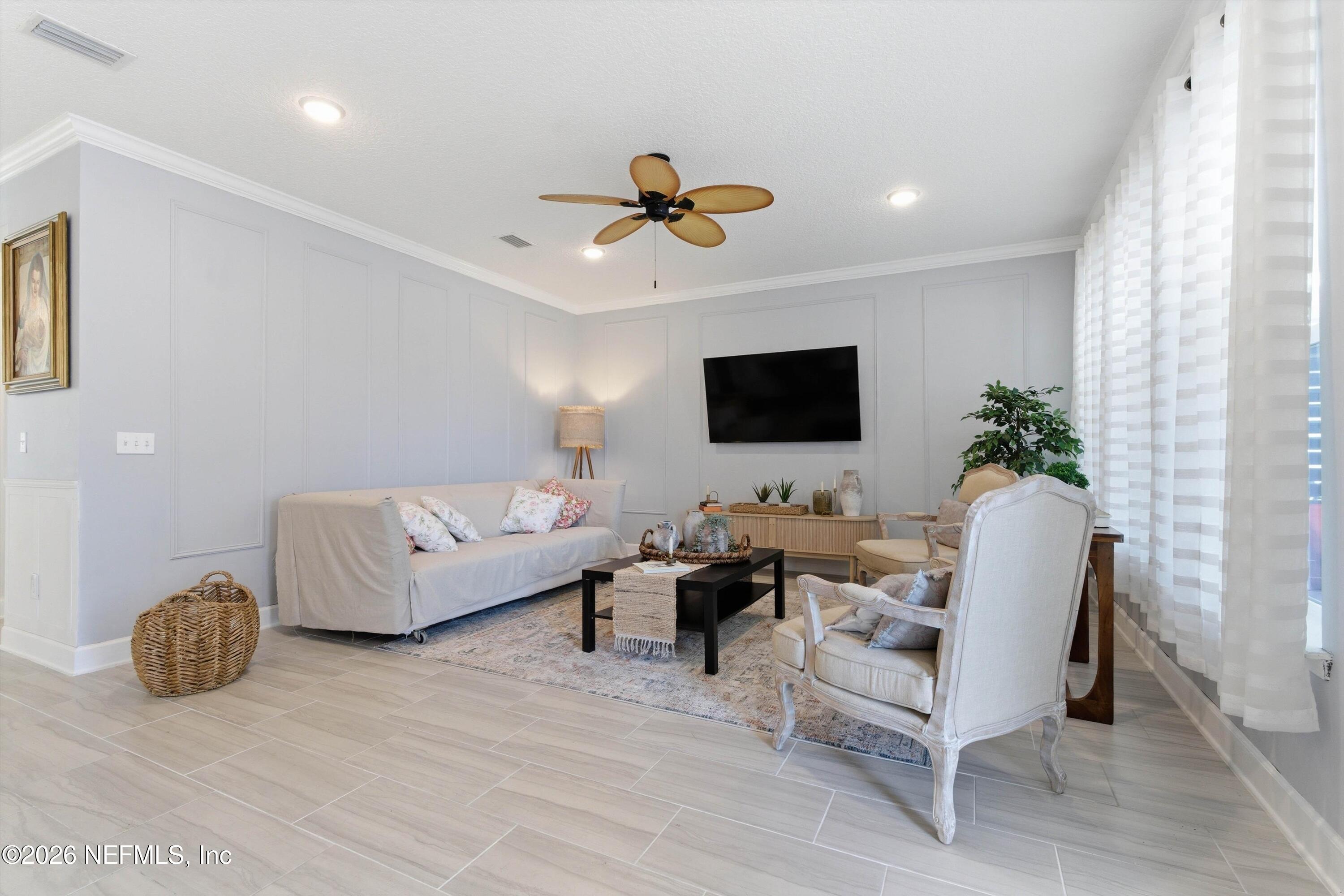 489 VISTA LAKE Circle