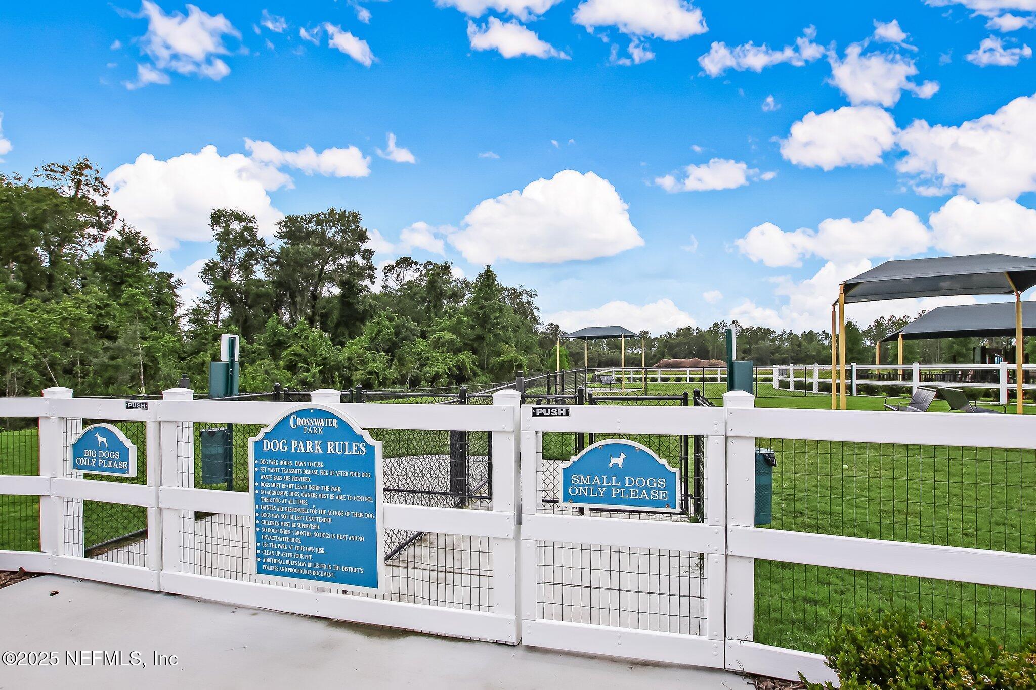 489 VISTA LAKE Circle