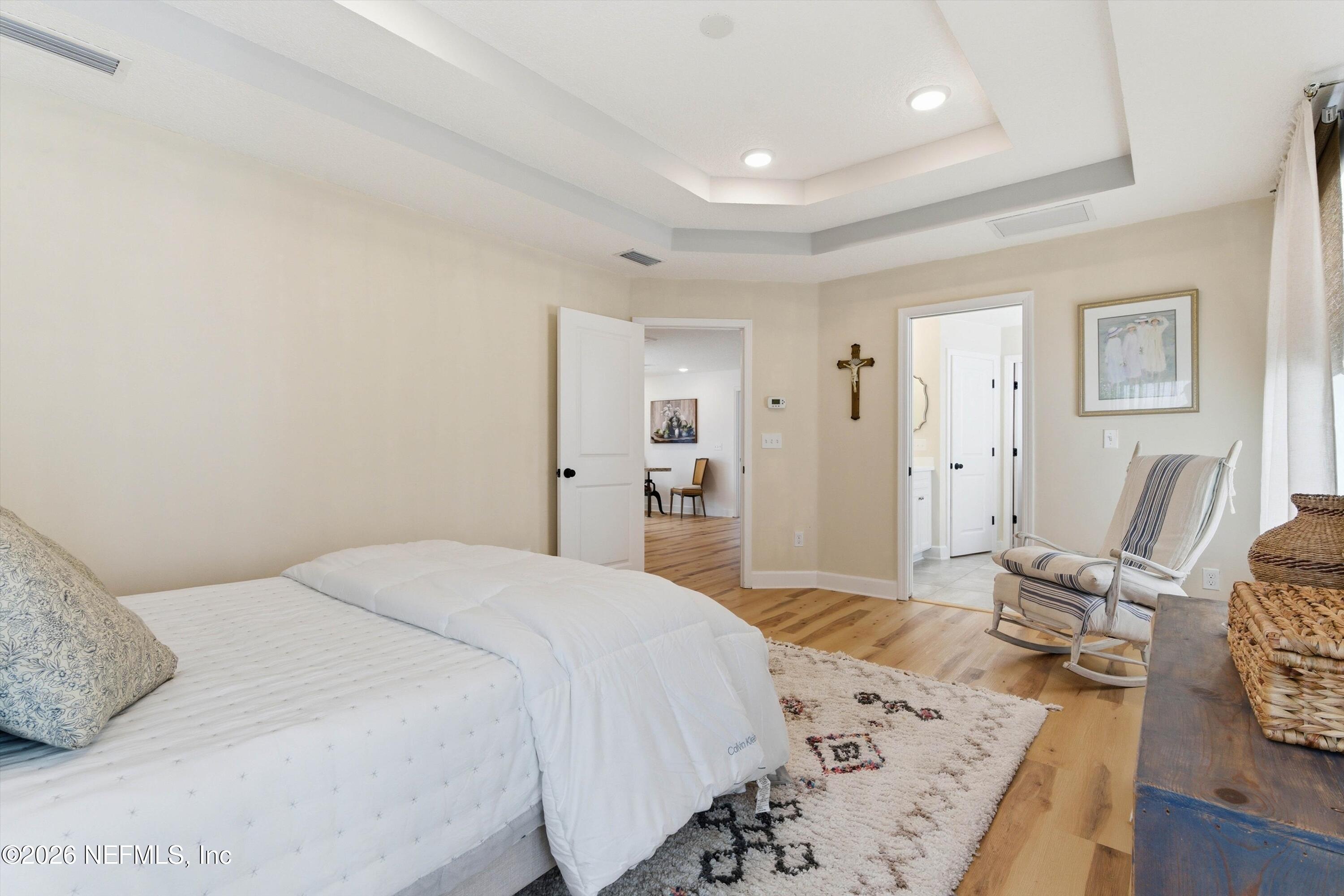 489 VISTA LAKE Circle