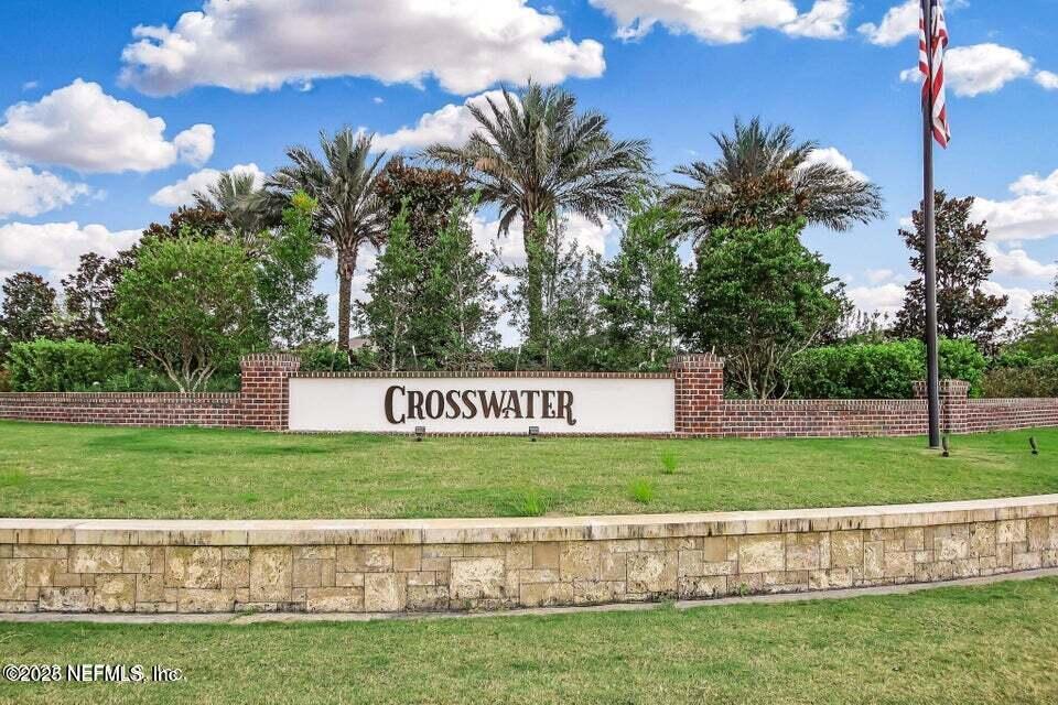 489 VISTA LAKE Circle