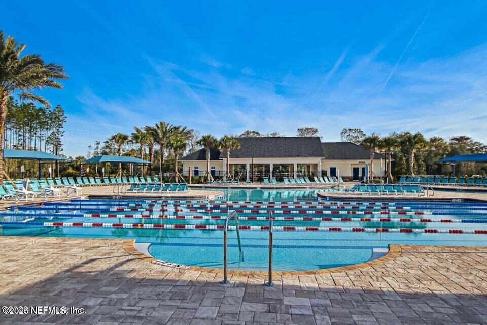 489 VISTA LAKE Circle