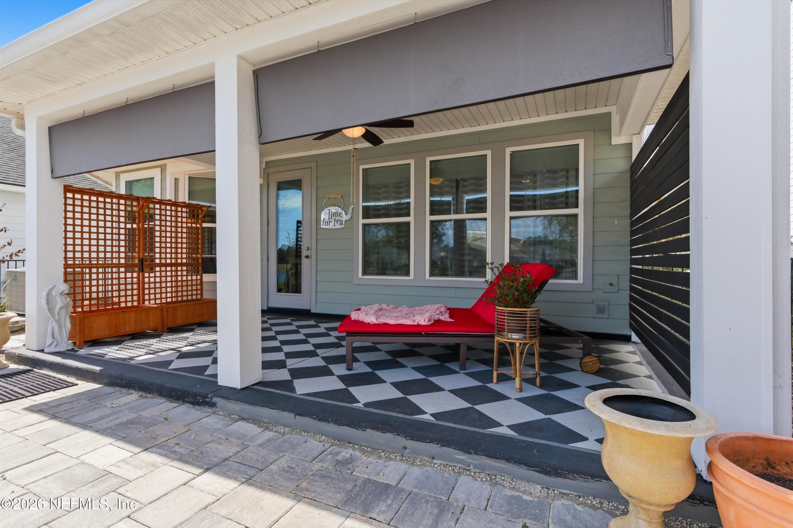 489 VISTA LAKE Circle