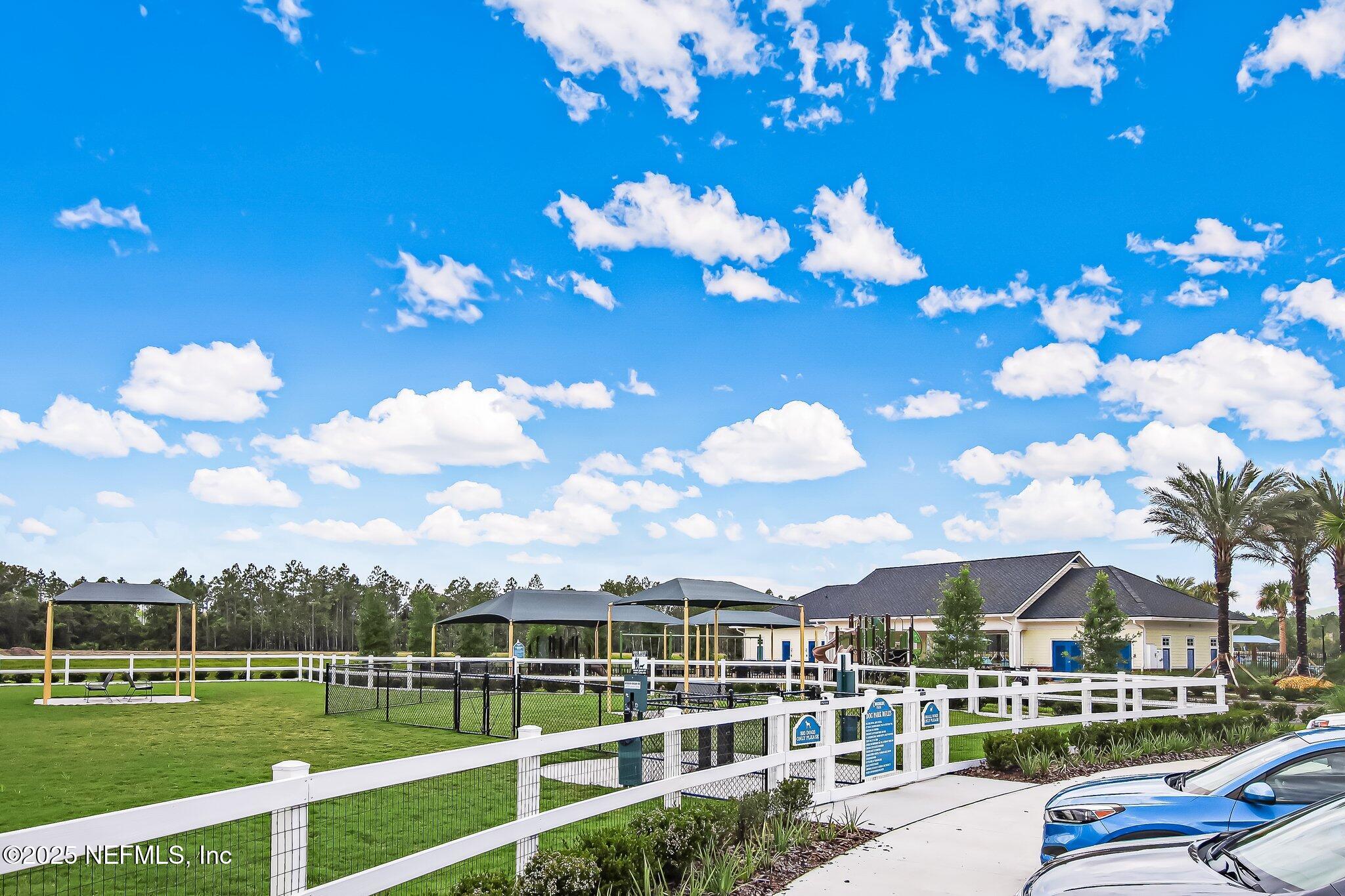 489 VISTA LAKE Circle