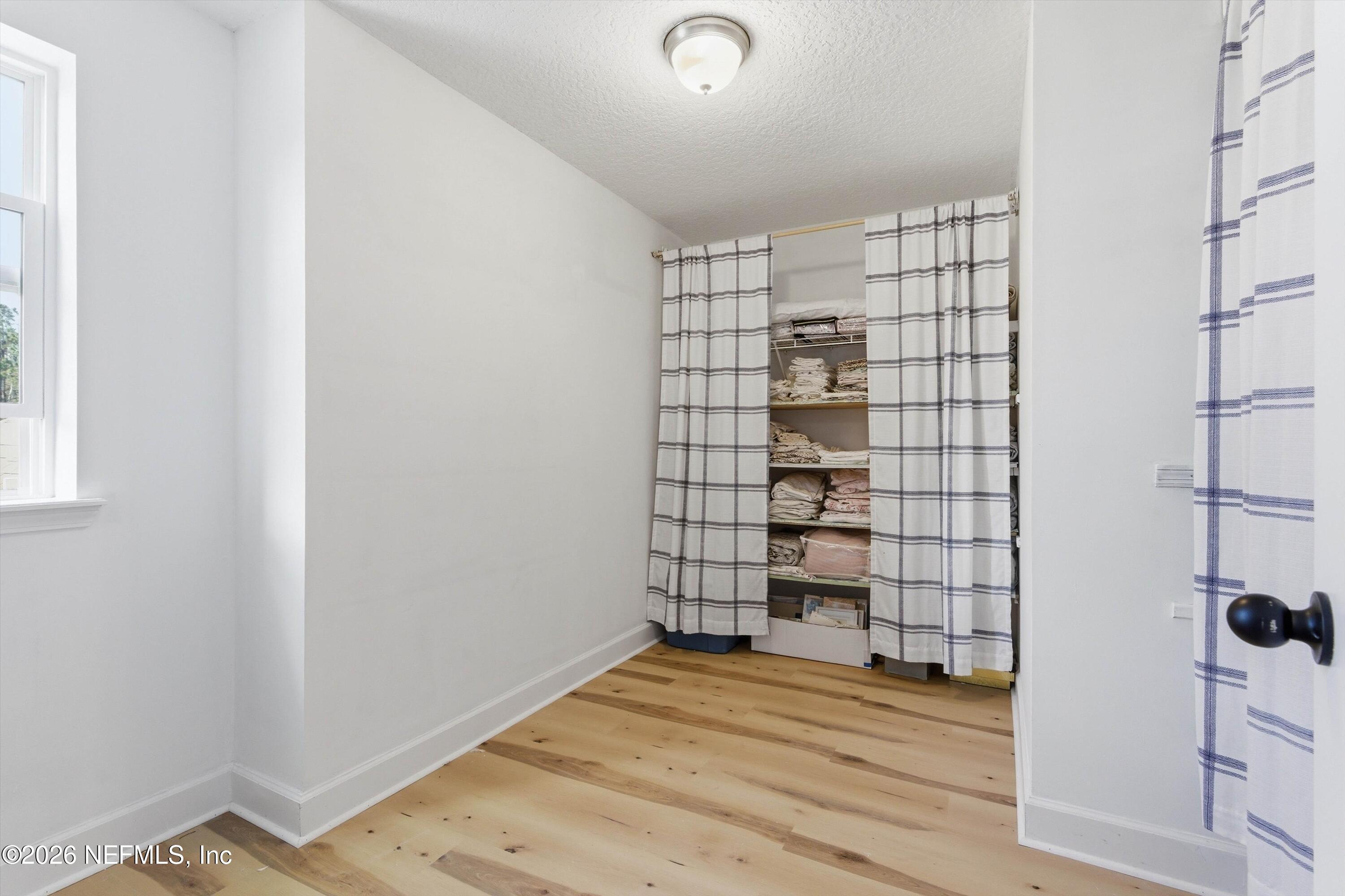 489 VISTA LAKE Circle