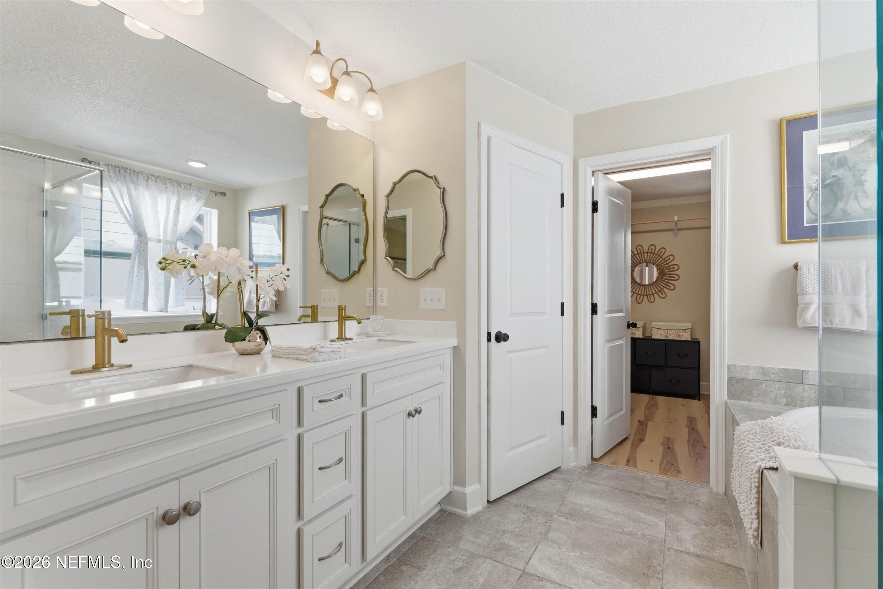 489 VISTA LAKE Circle