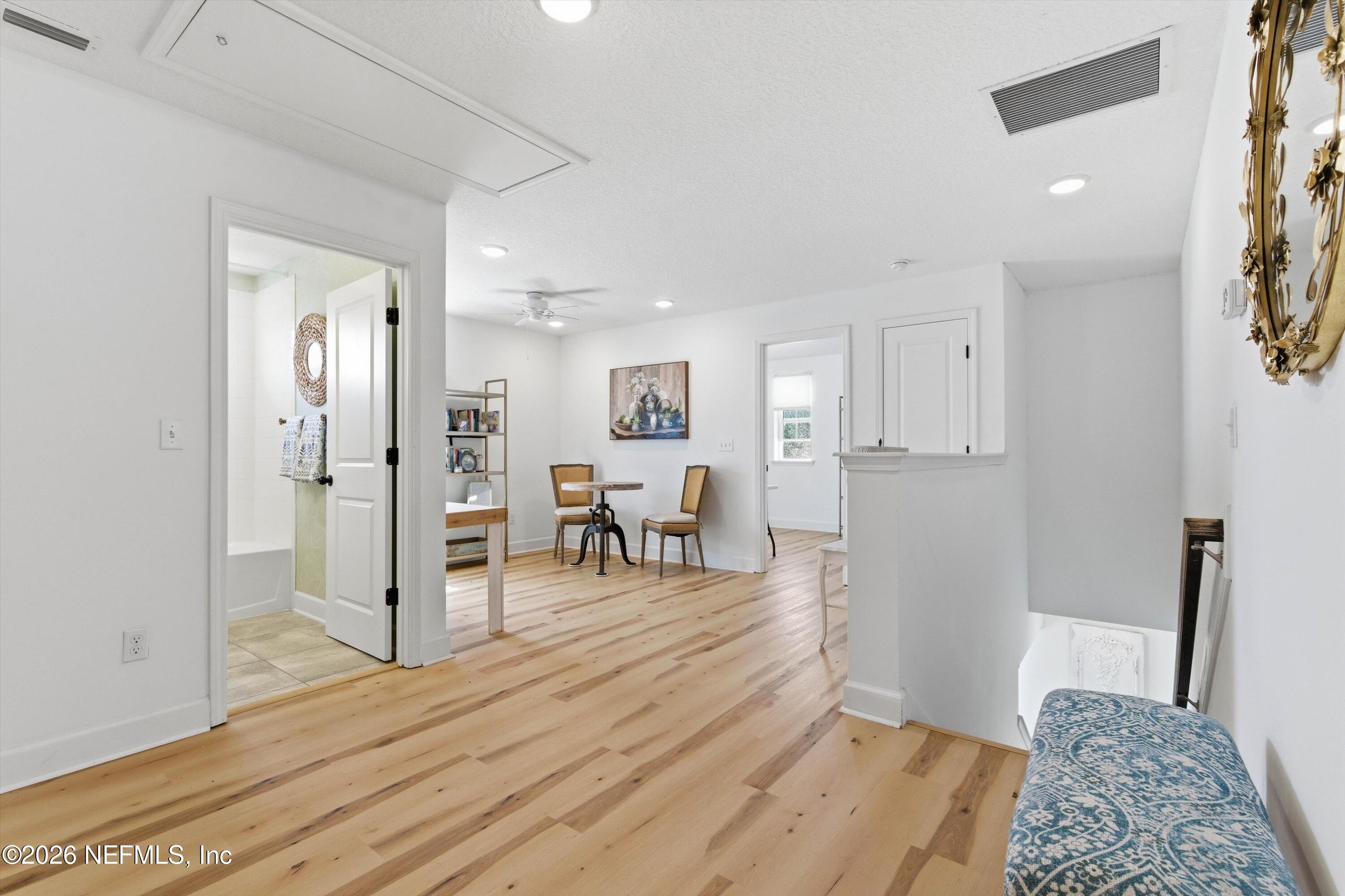 489 VISTA LAKE Circle