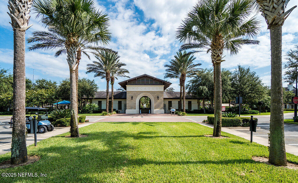 489 VISTA LAKE Circle