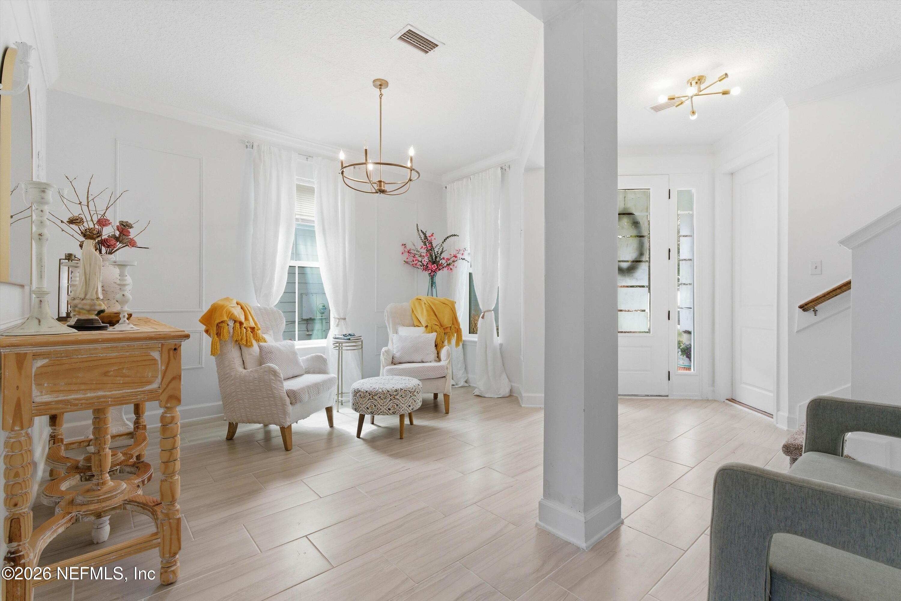 489 VISTA LAKE Circle