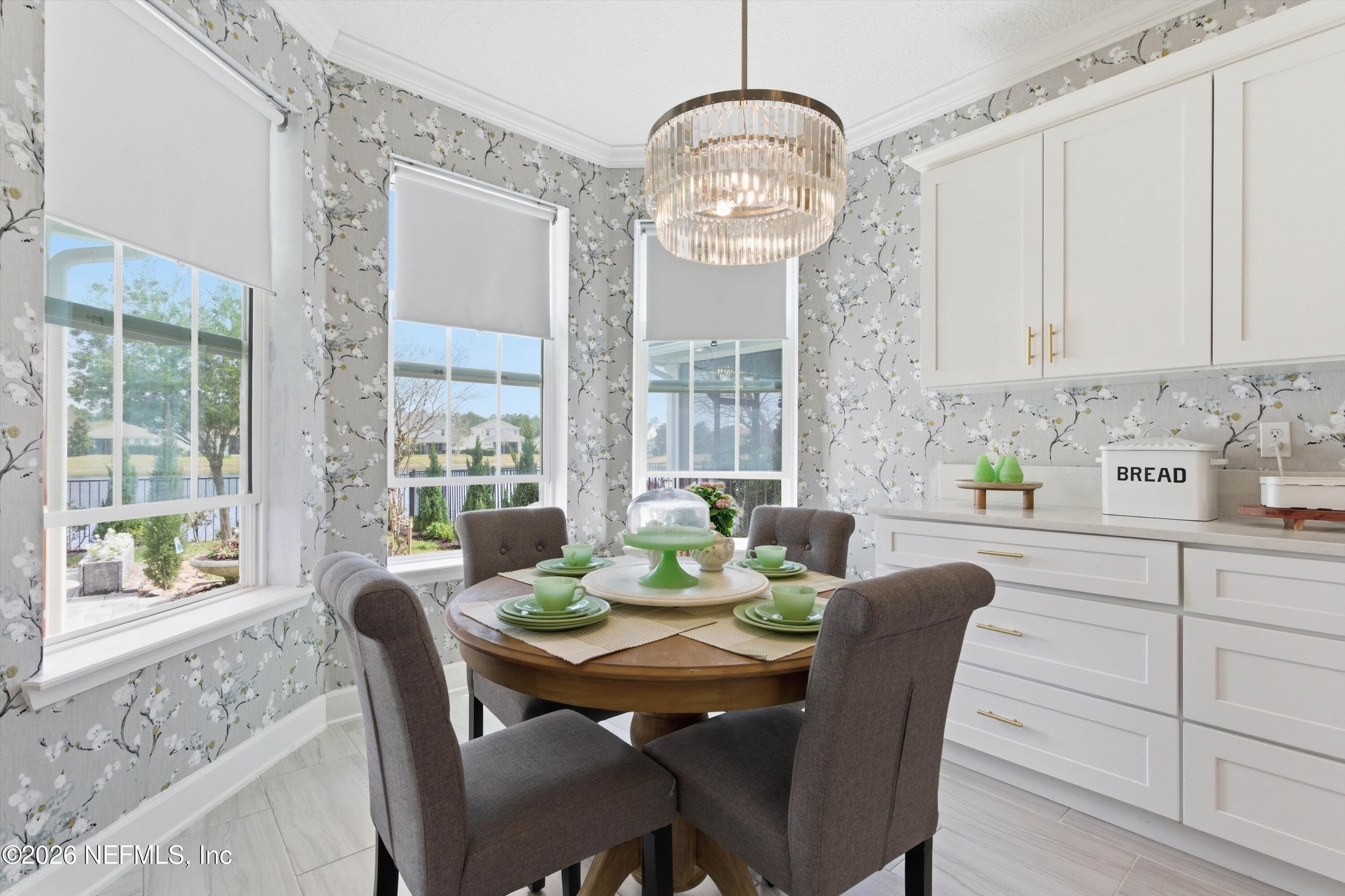 489 VISTA LAKE Circle