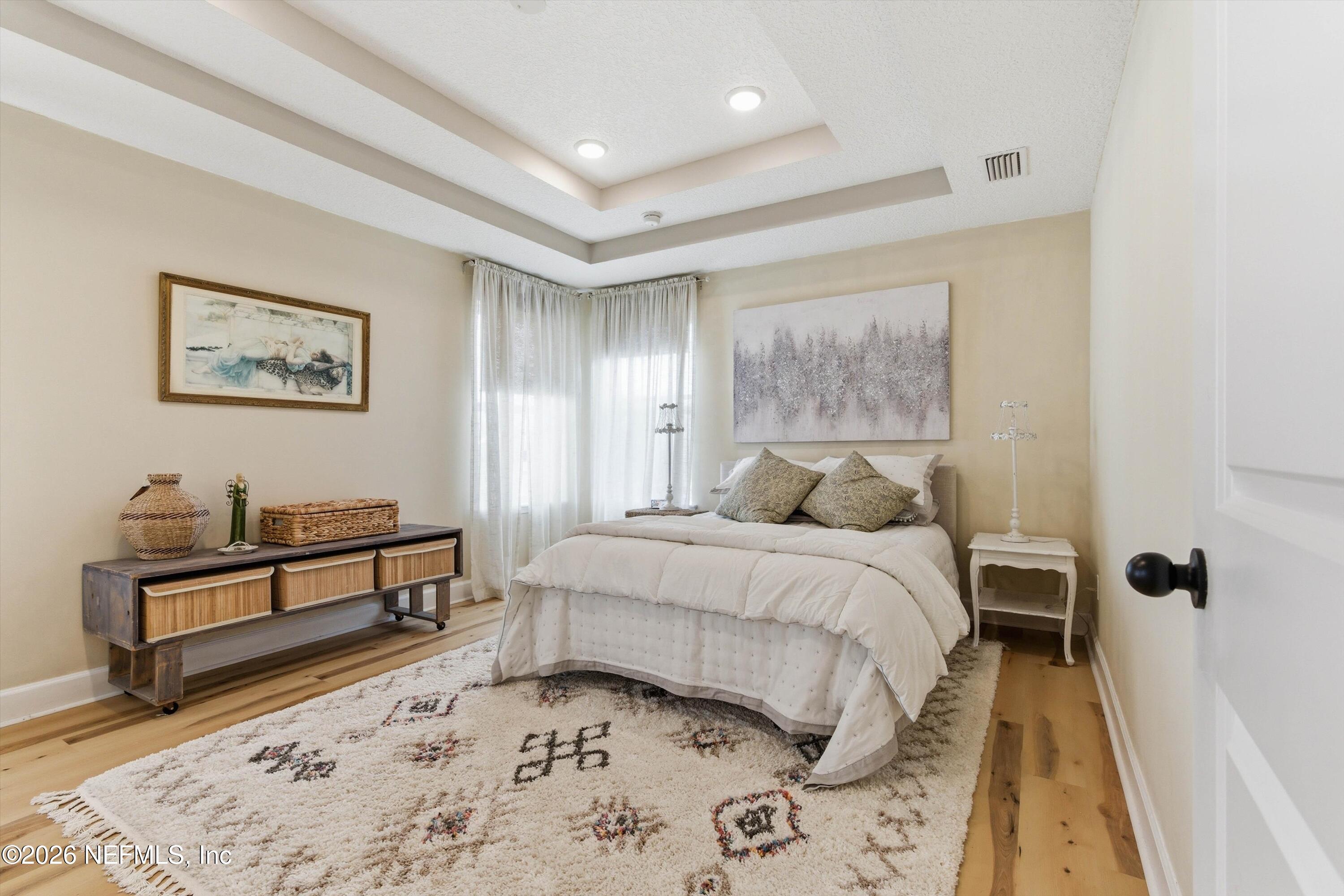 489 VISTA LAKE Circle