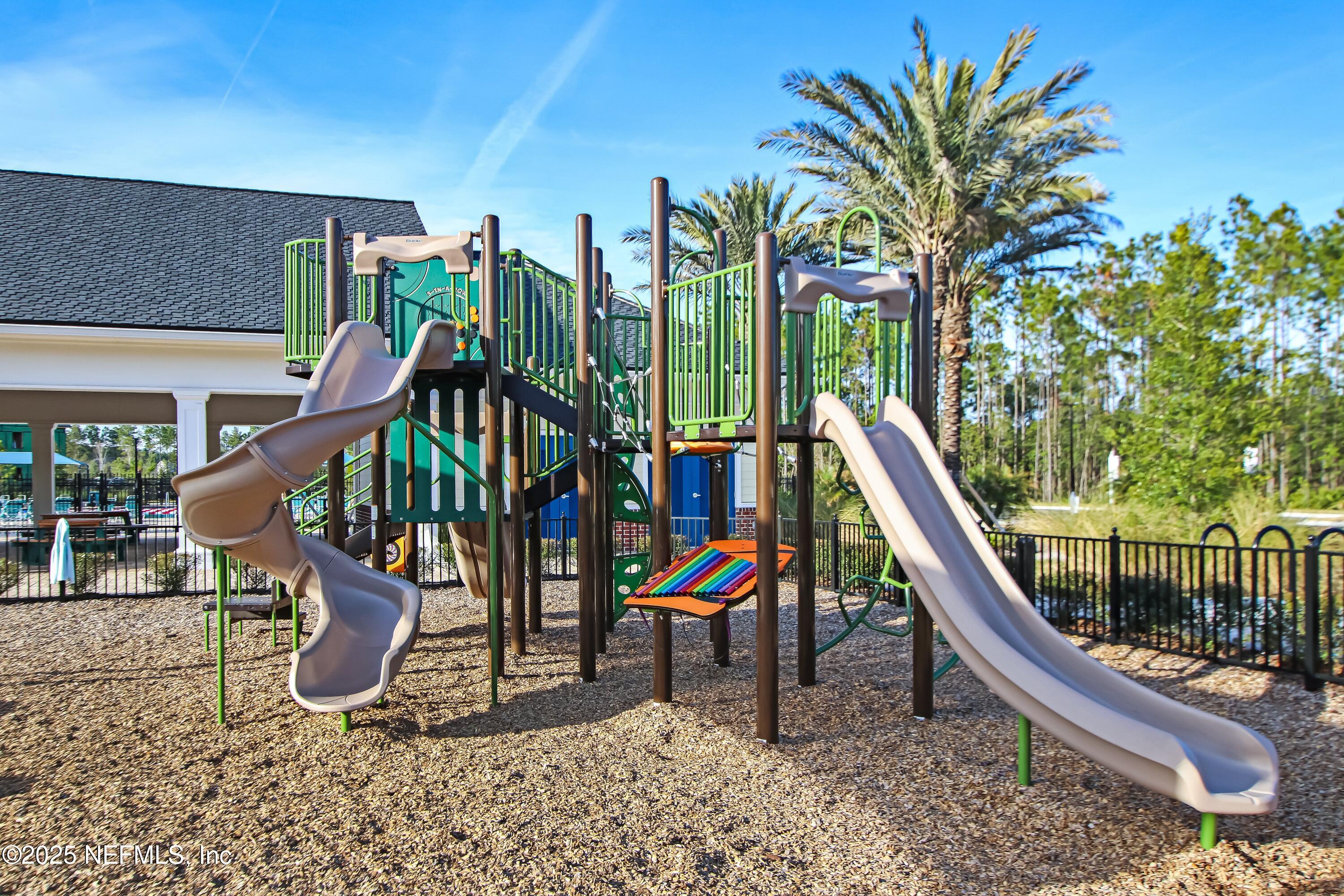 489 VISTA LAKE Circle