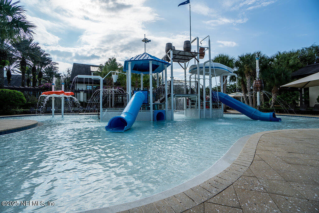 489 VISTA LAKE Circle