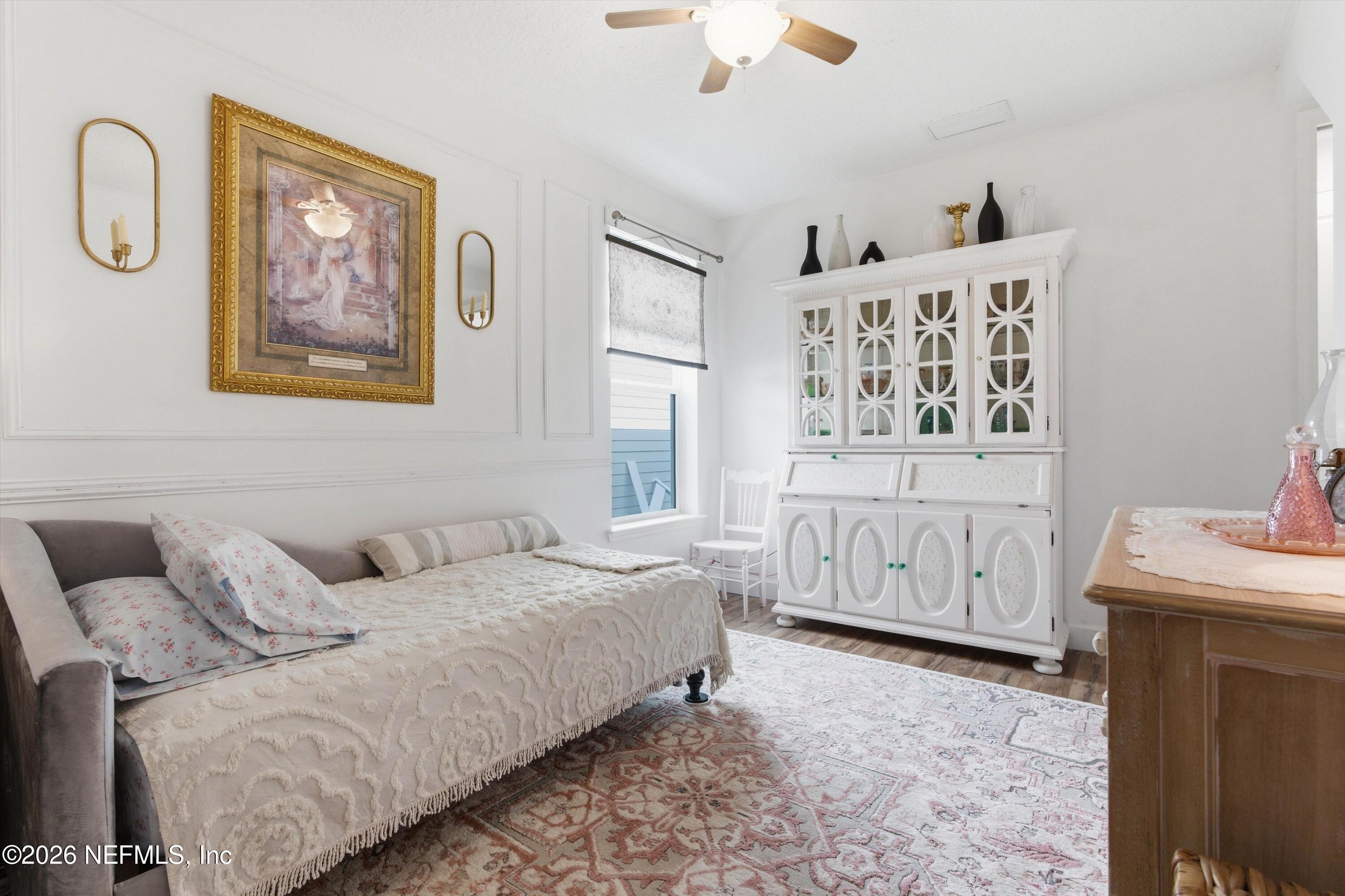 489 VISTA LAKE Circle