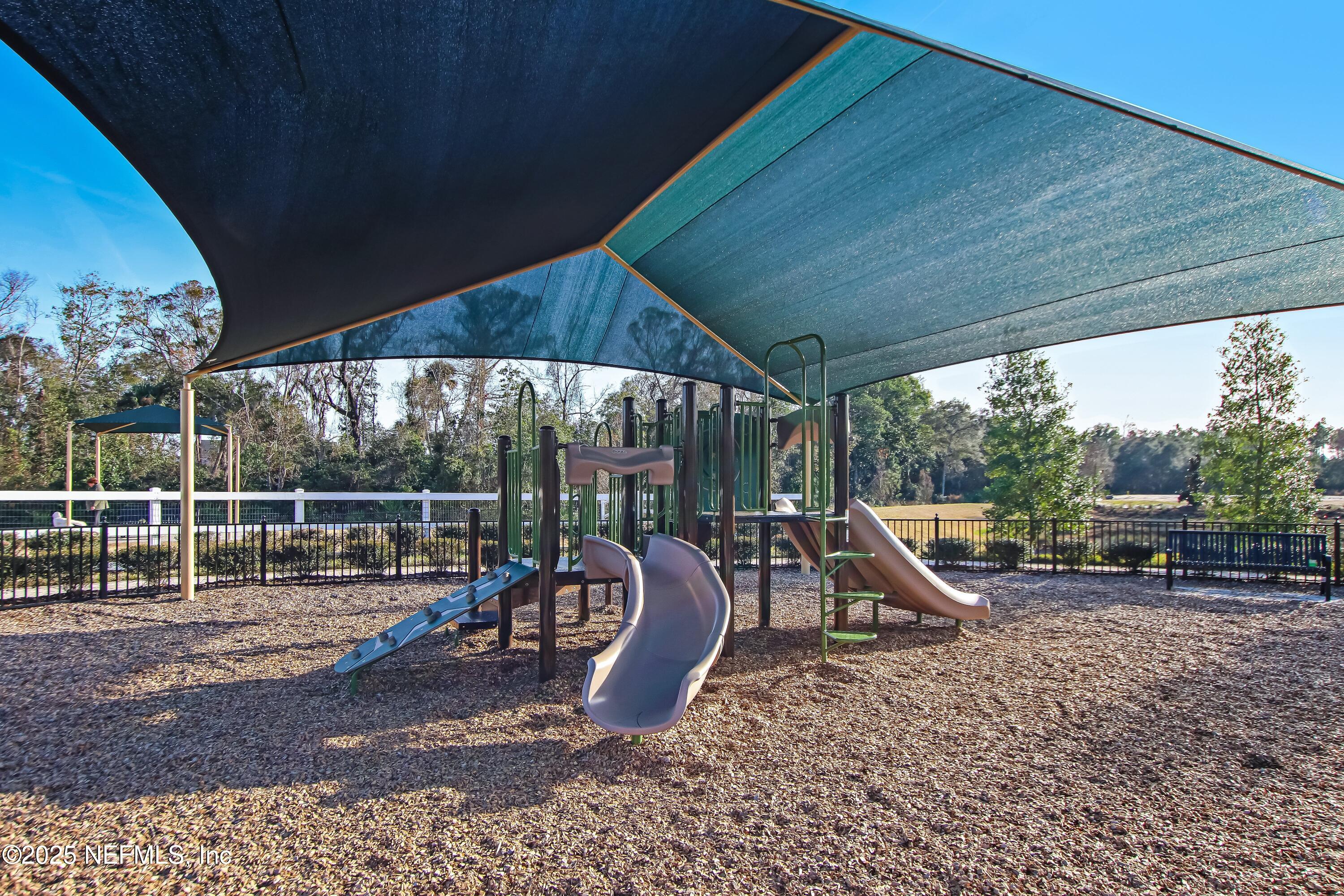 489 VISTA LAKE Circle