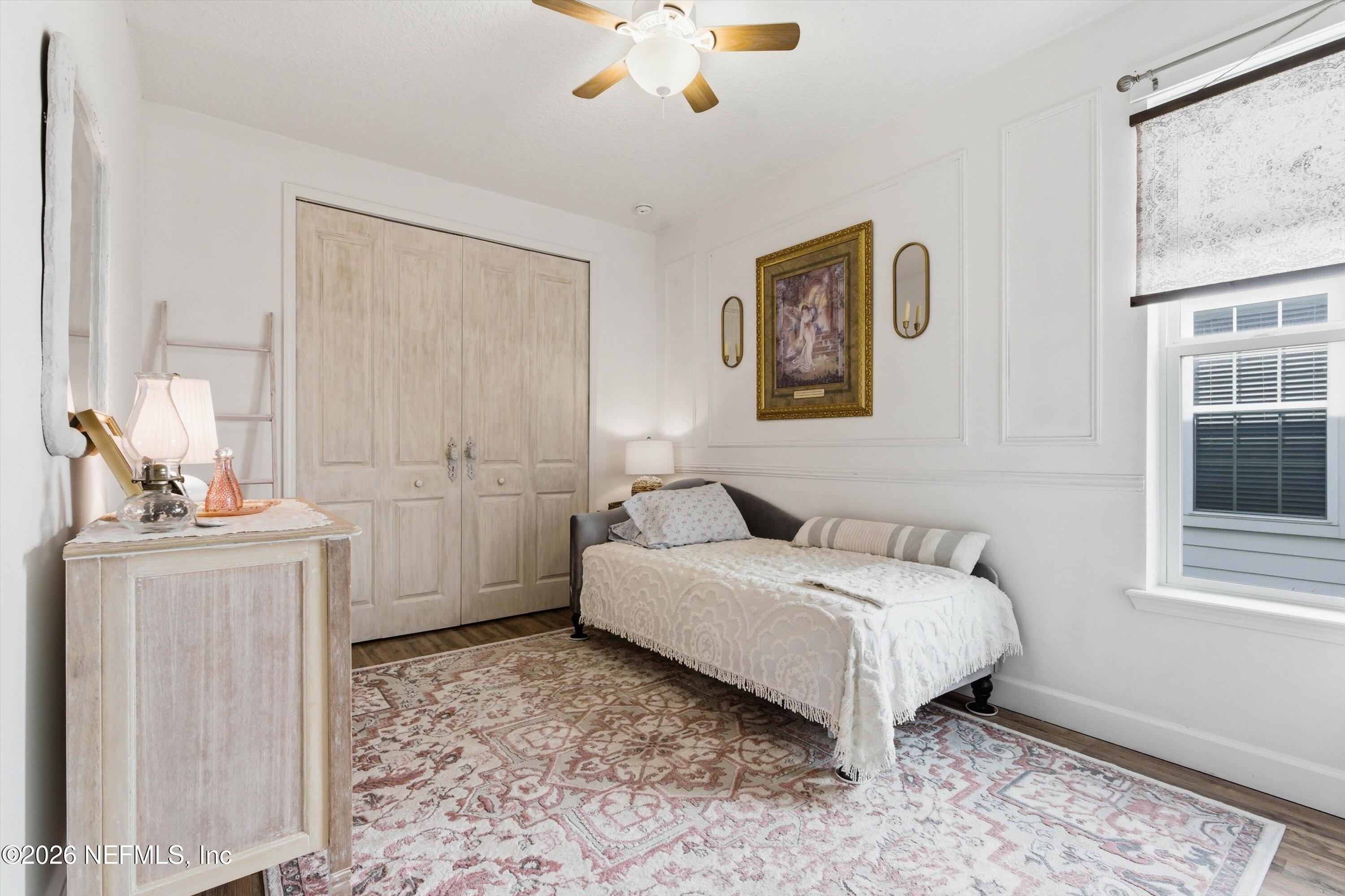 489 VISTA LAKE Circle