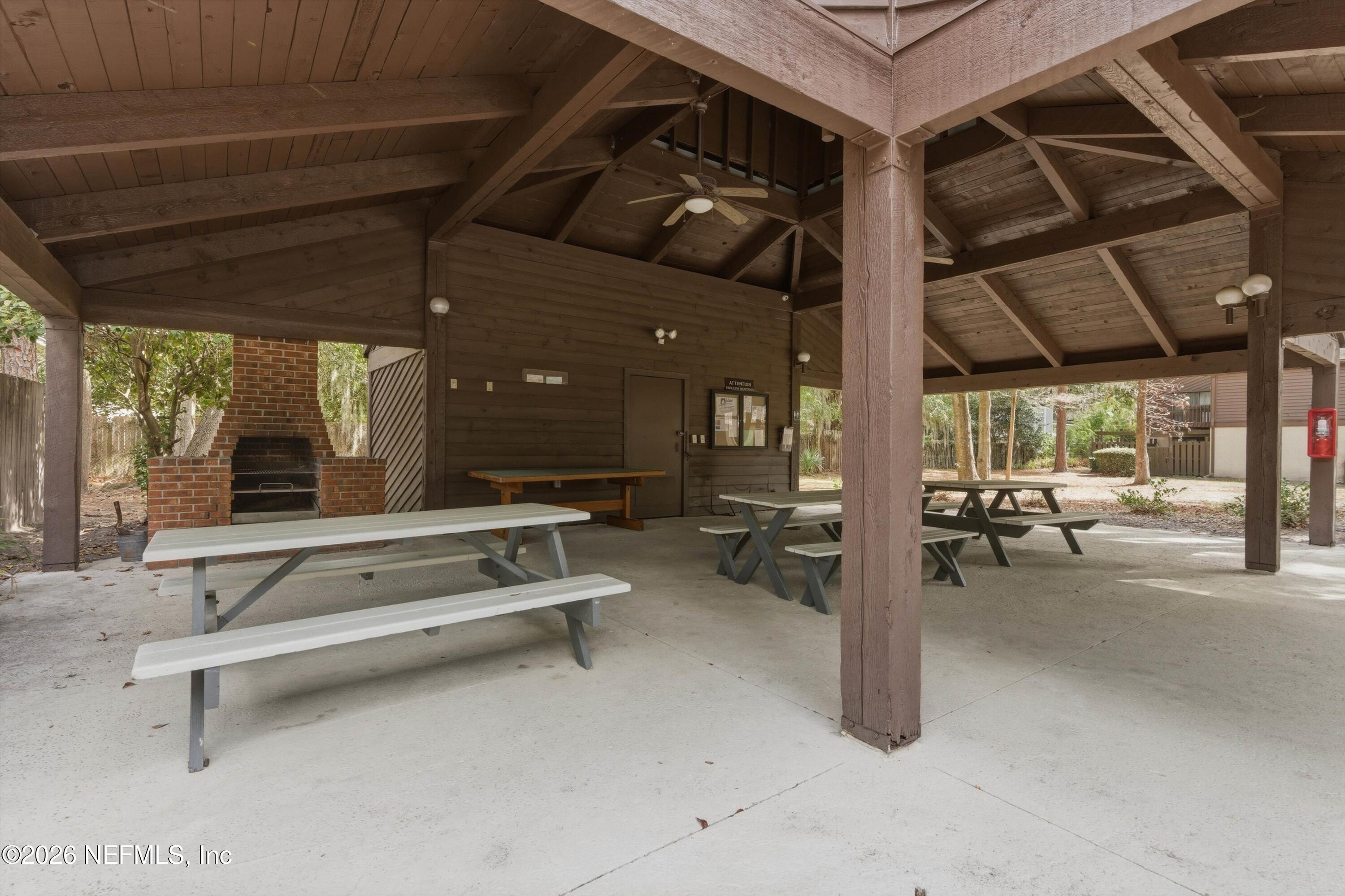 10407 BIGTREE Circle W