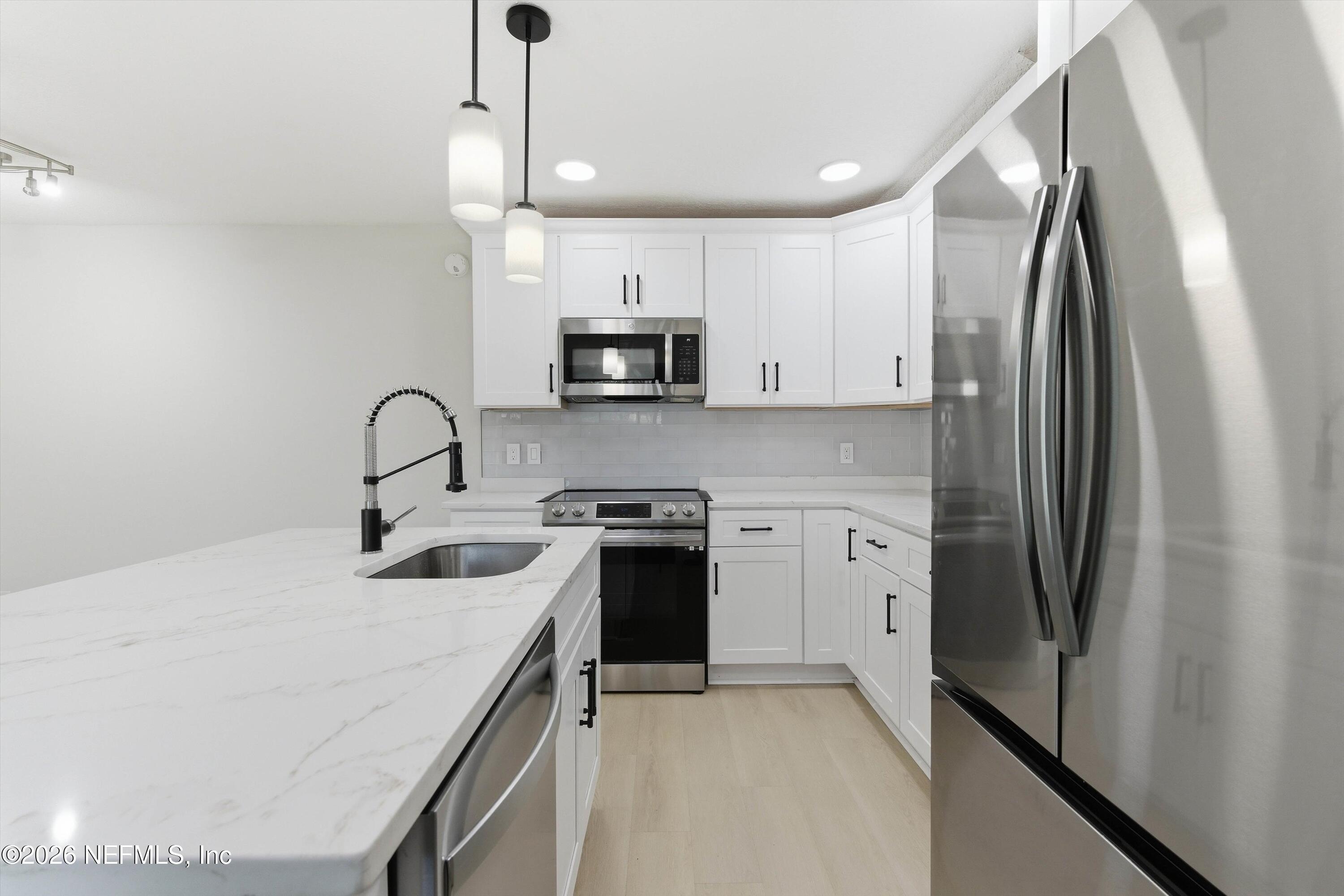 10407 BIGTREE Circle W