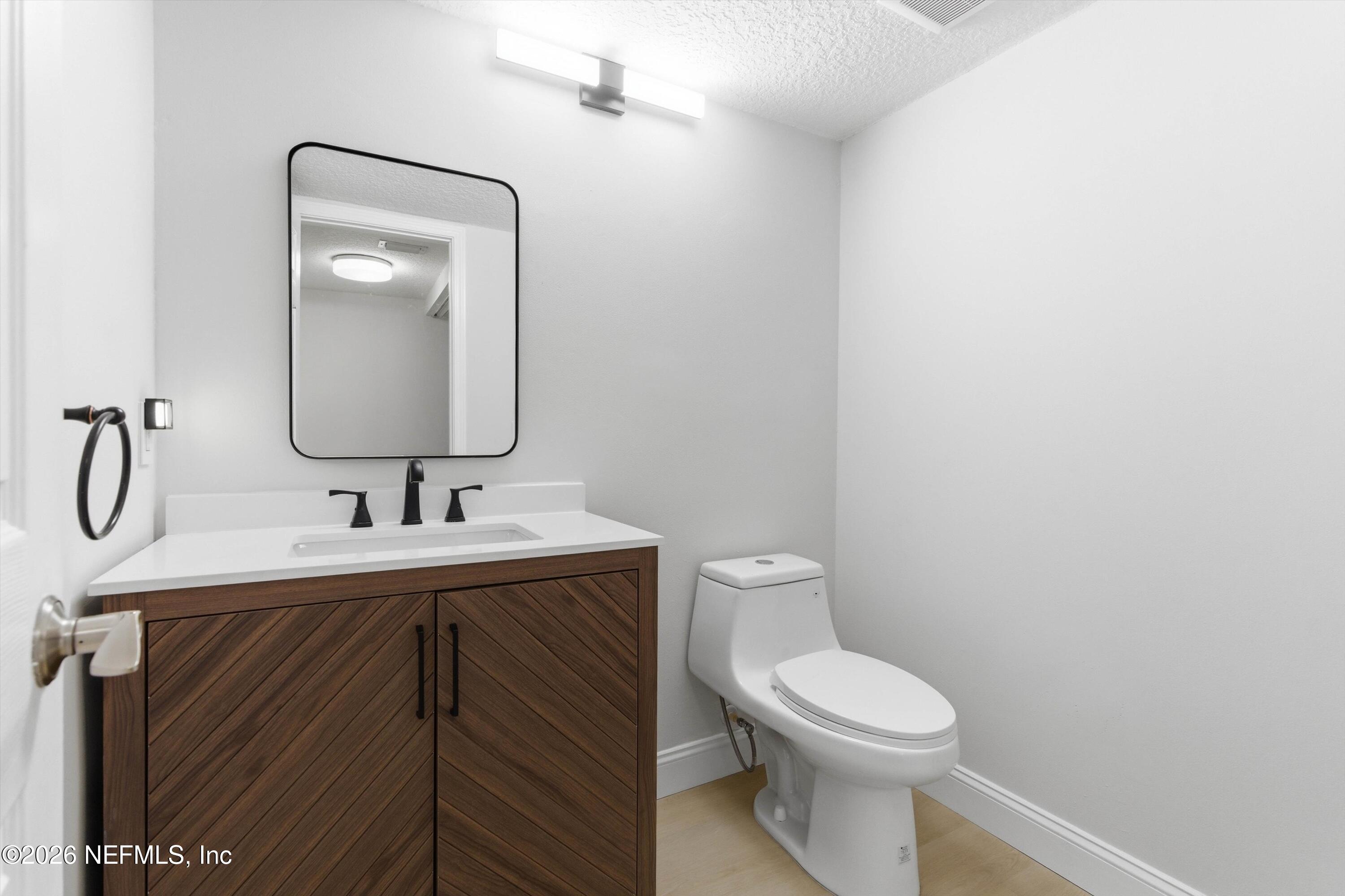 10407 BIGTREE Circle W