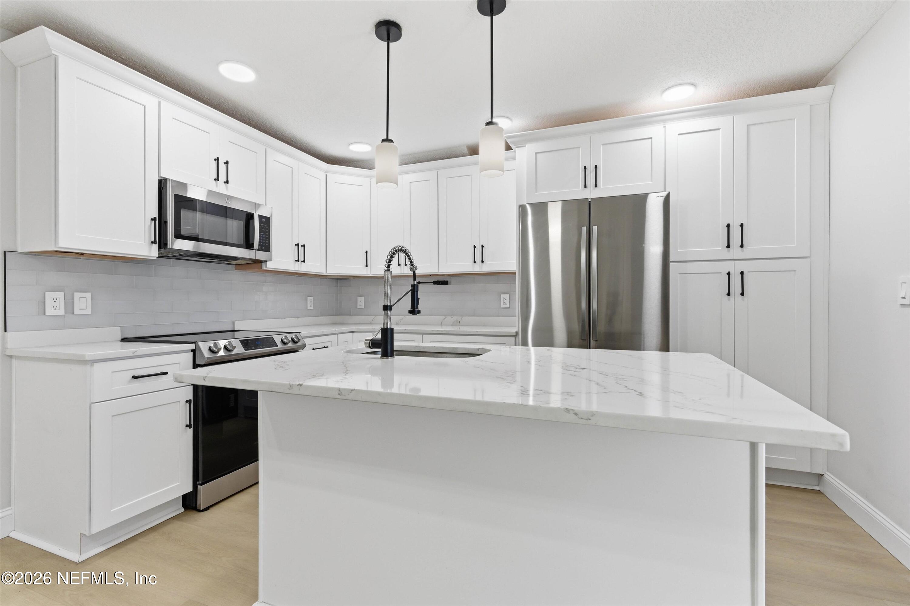 10407 BIGTREE Circle W