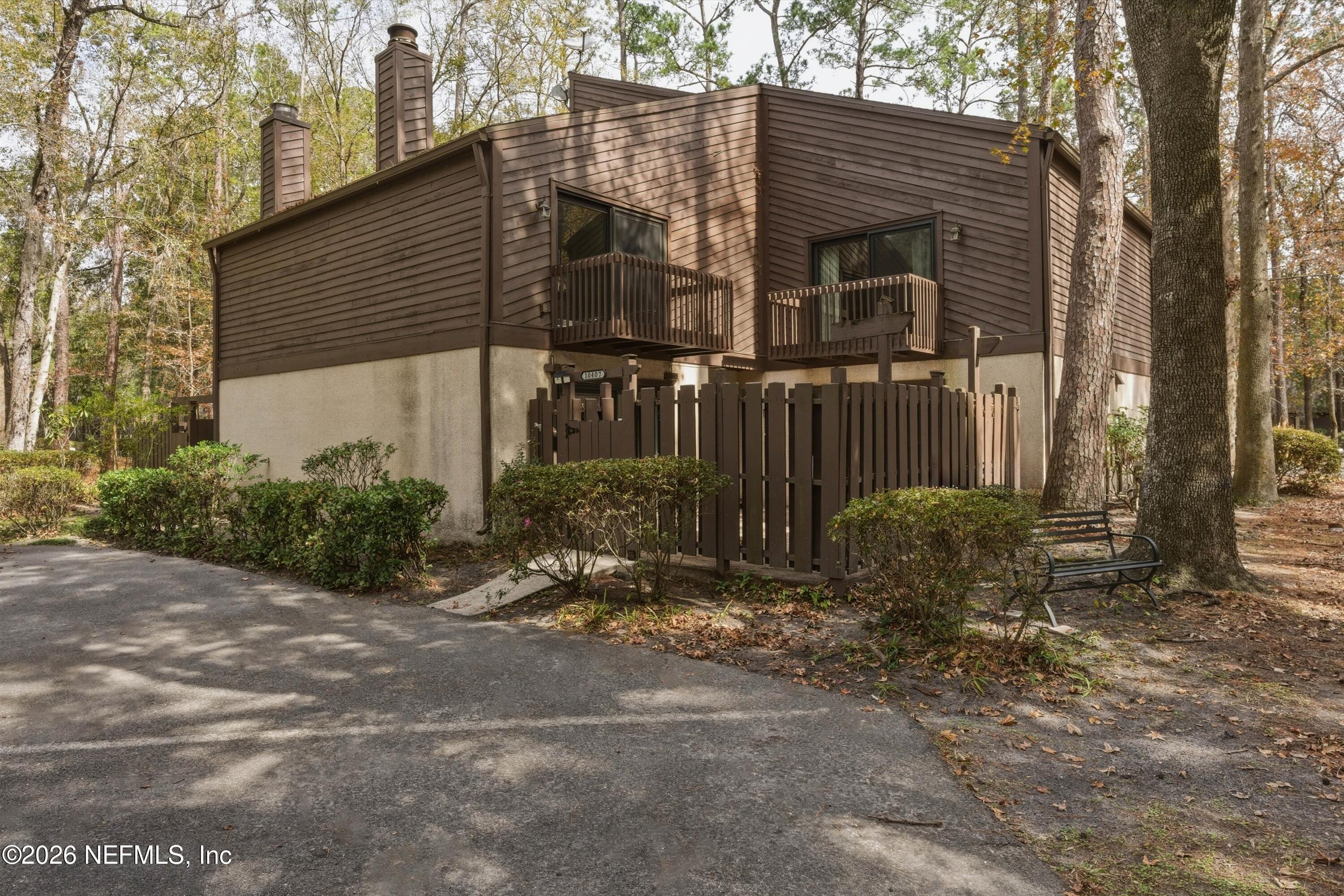 10407 BIGTREE Circle W