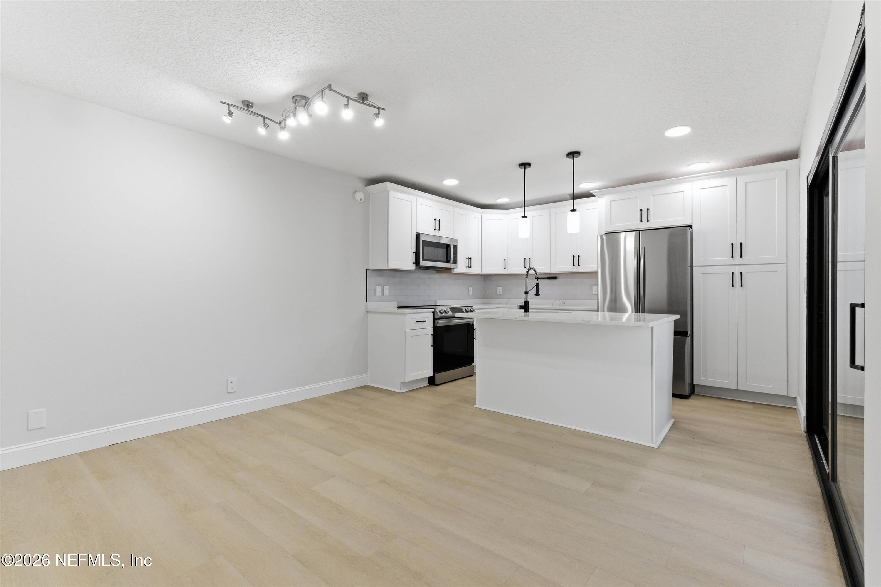 10407 BIGTREE Circle W