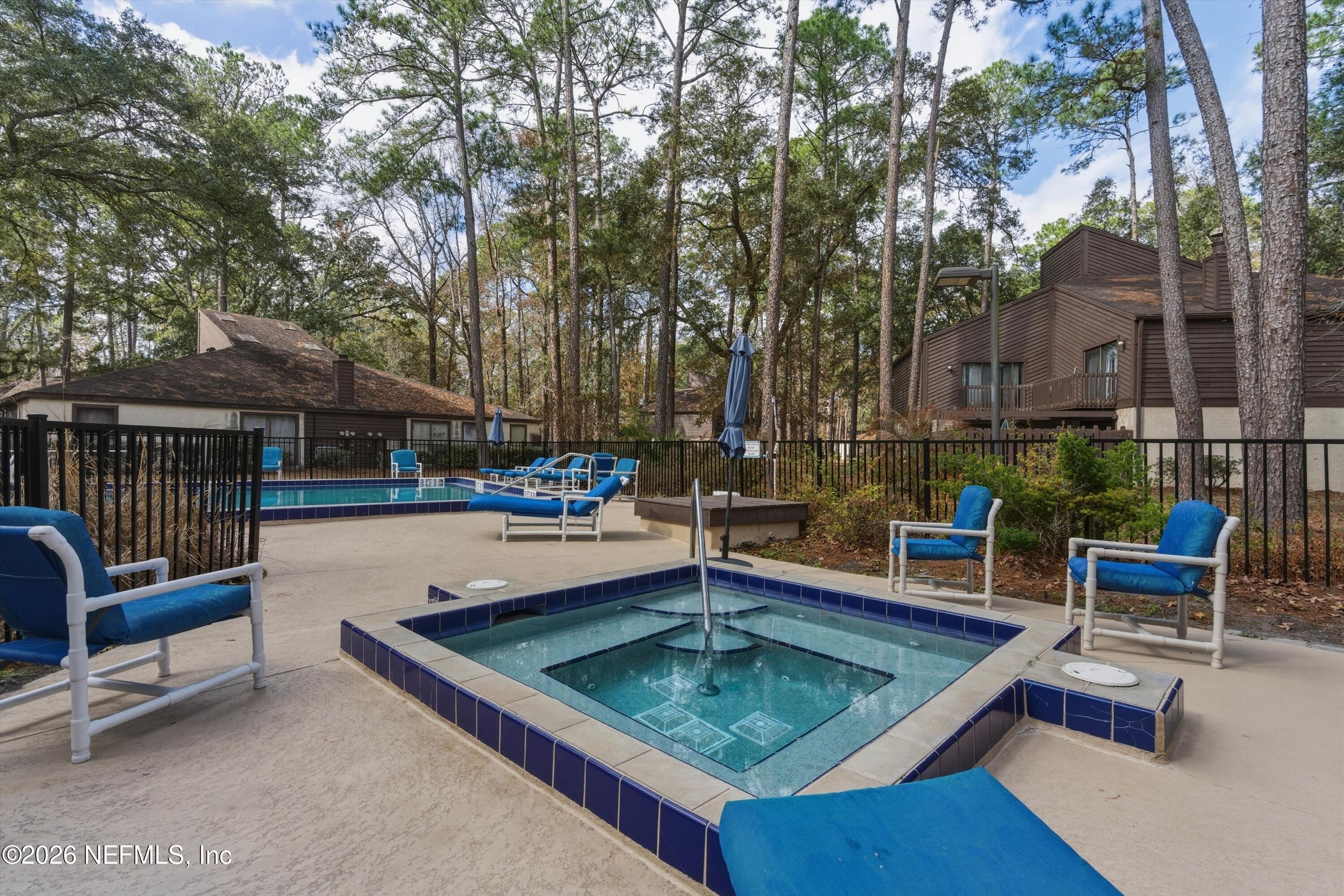 10407 BIGTREE Circle W